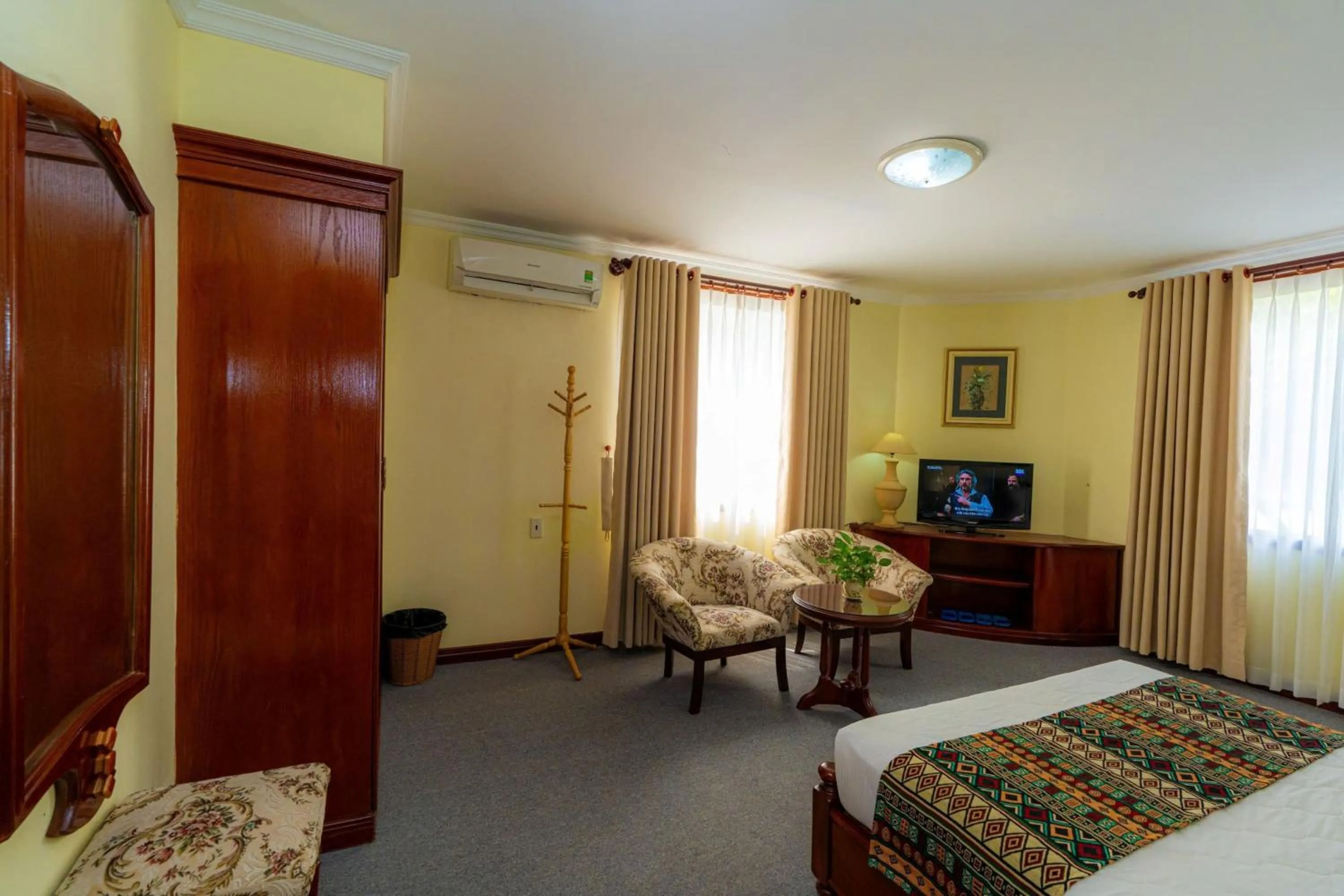 Seating area, Bed in Hoang Ha Boutique Hotel