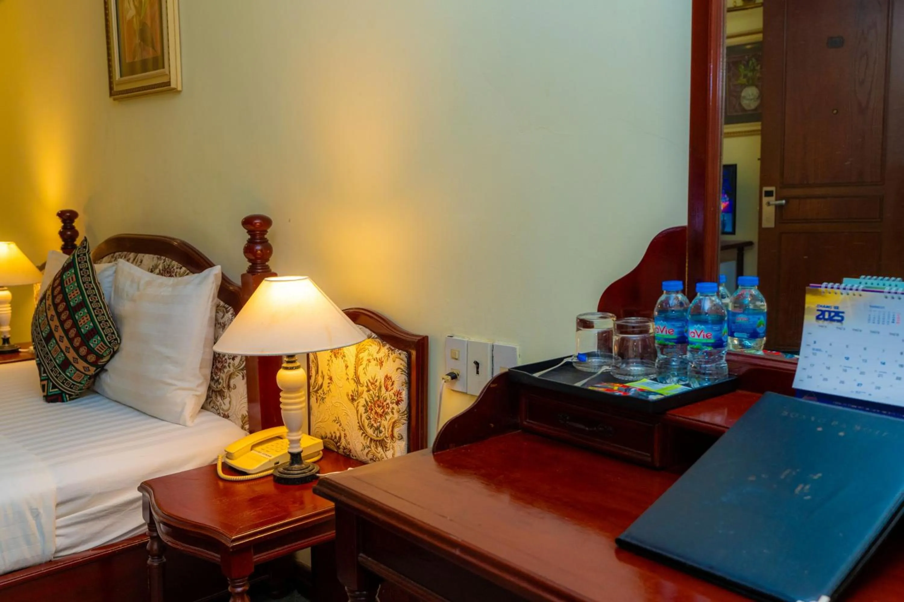 Coffee/tea facilities, Bed in Hoang Ha Boutique Hotel