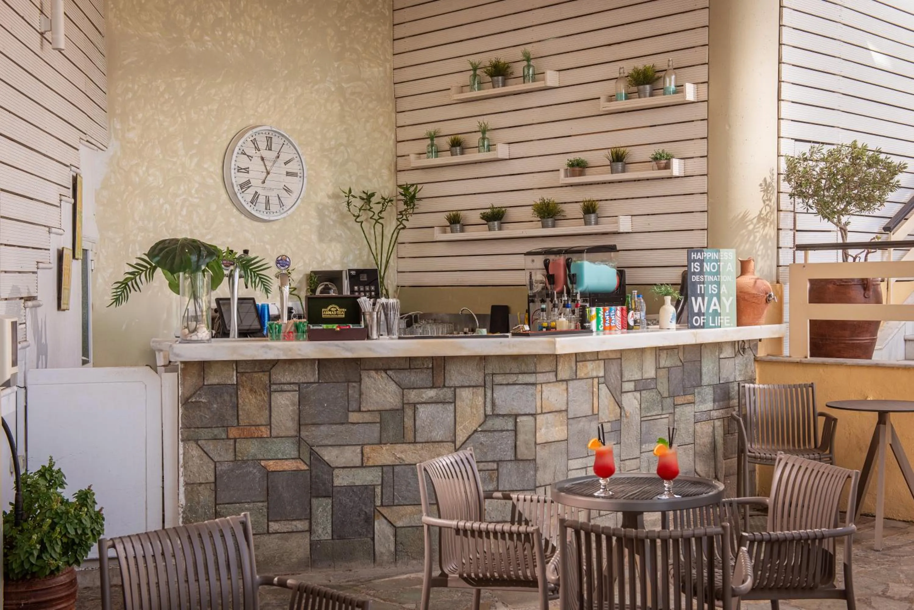 Area and facilities in Alexander House Hotel