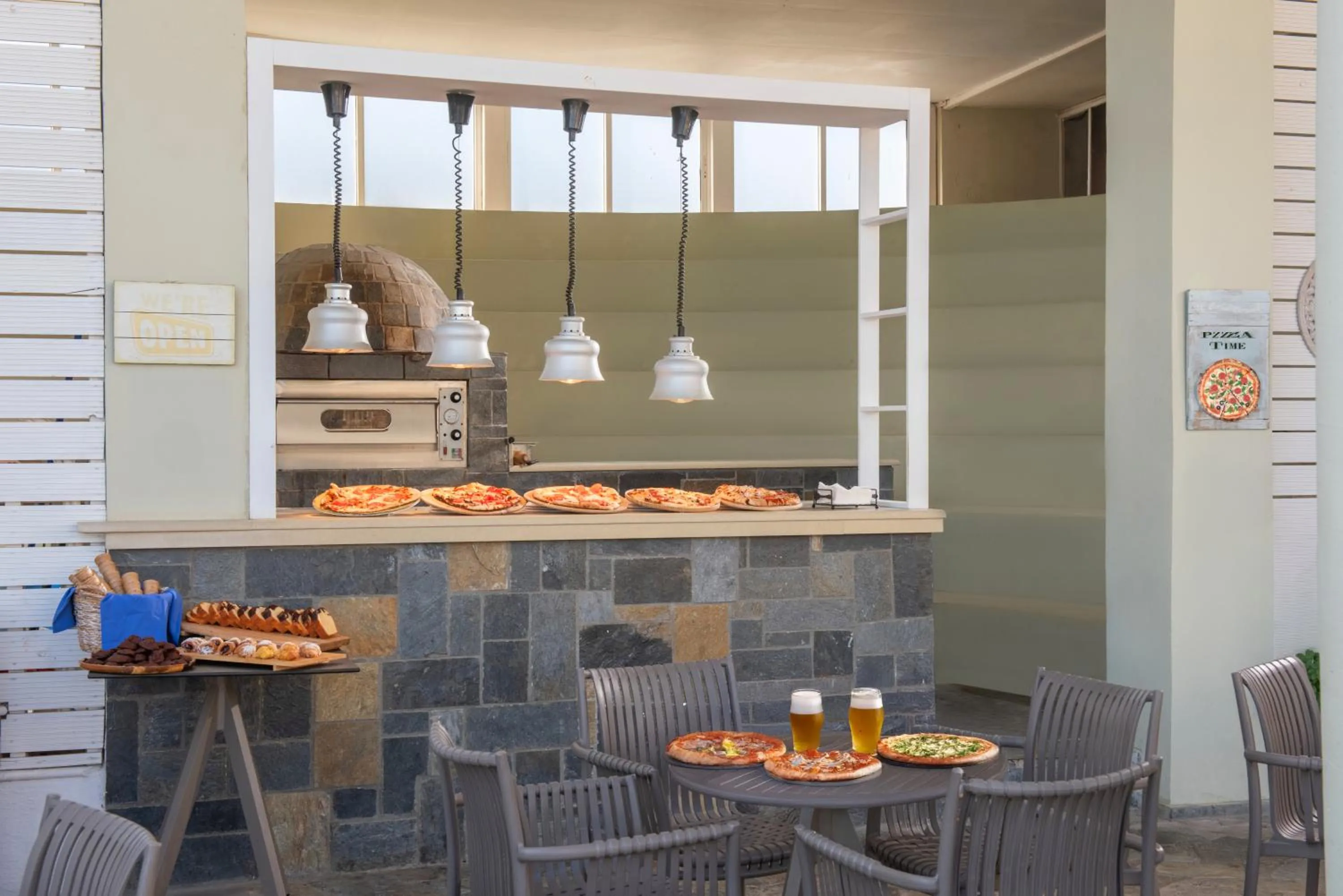 Restaurant/places to eat in Alexander House Hotel