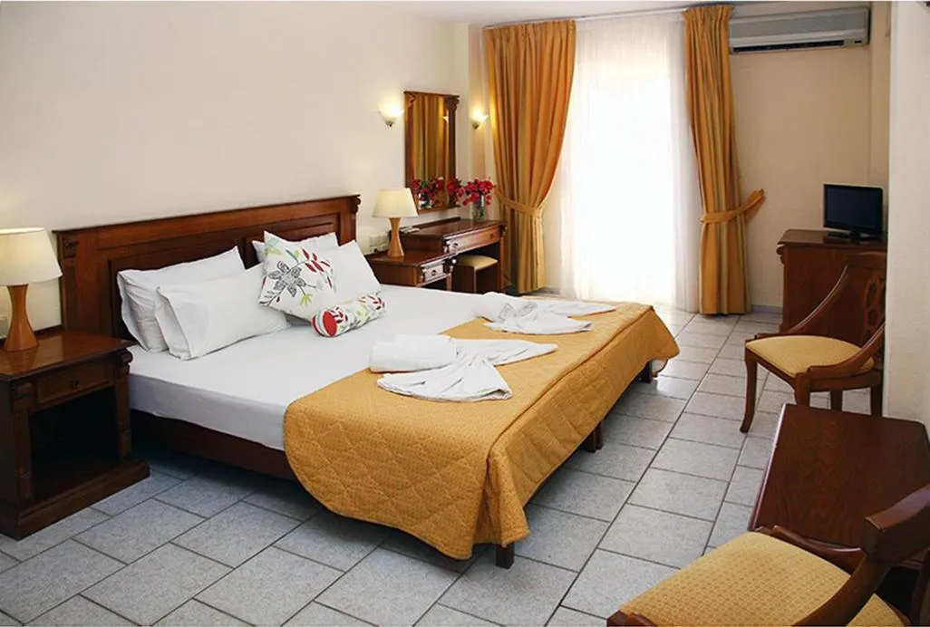 Photo of the whole room in Alexander House Hotel