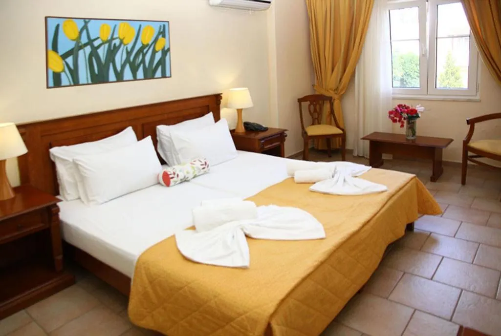 Photo of the whole room in Alexander House Hotel