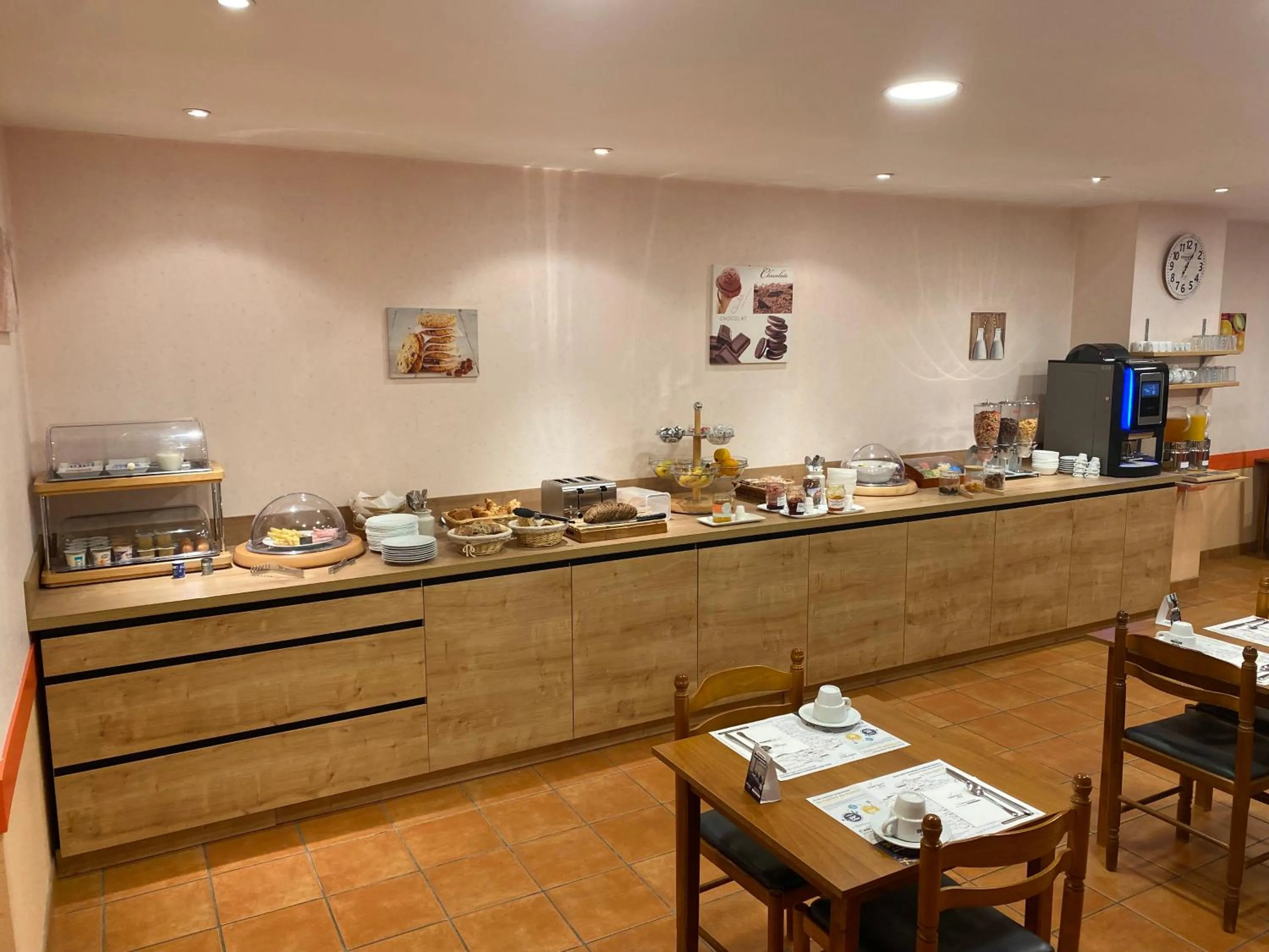 Breakfast in Nouvel Hotel