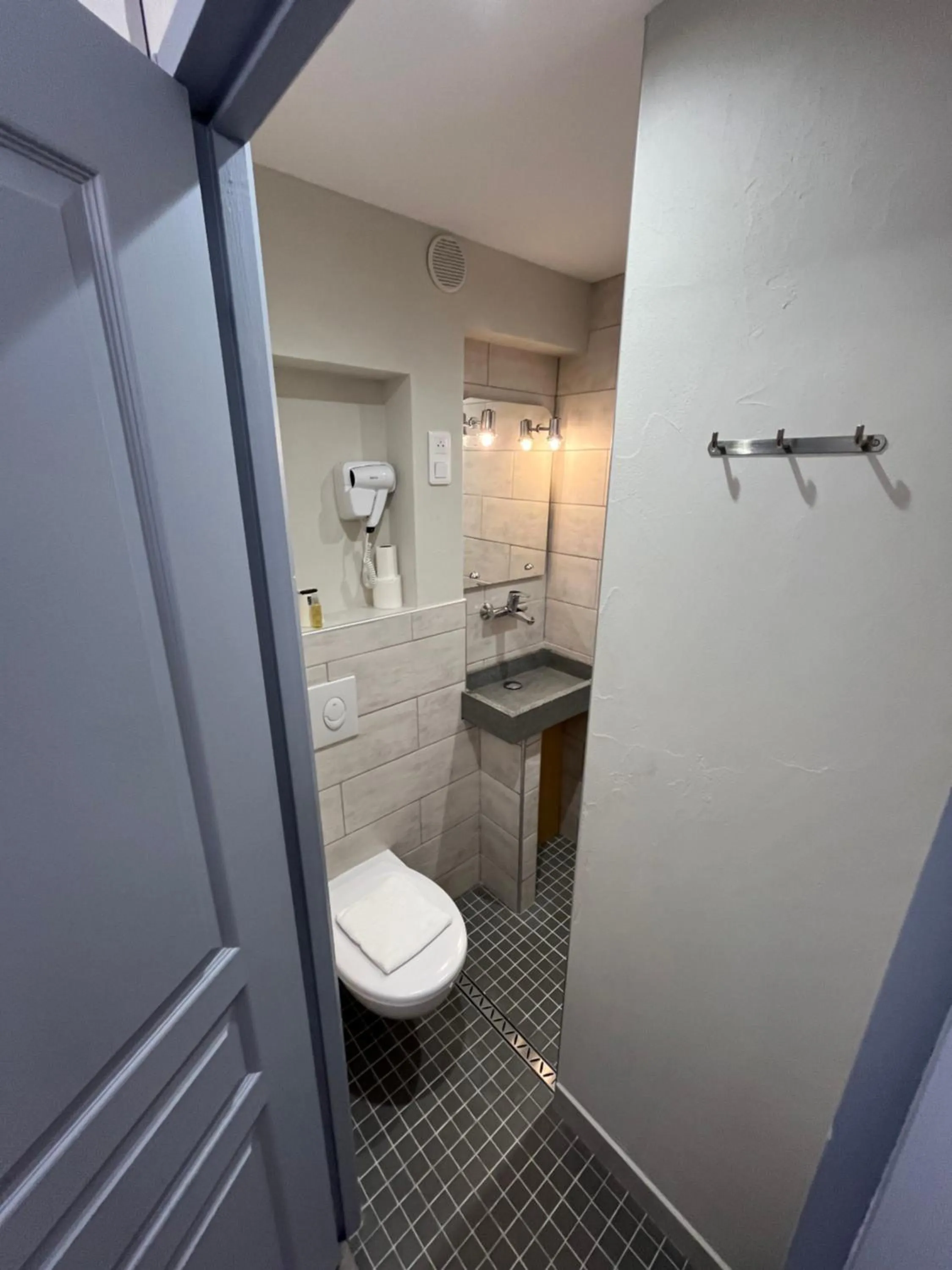 Bathroom in Nouvel Hotel