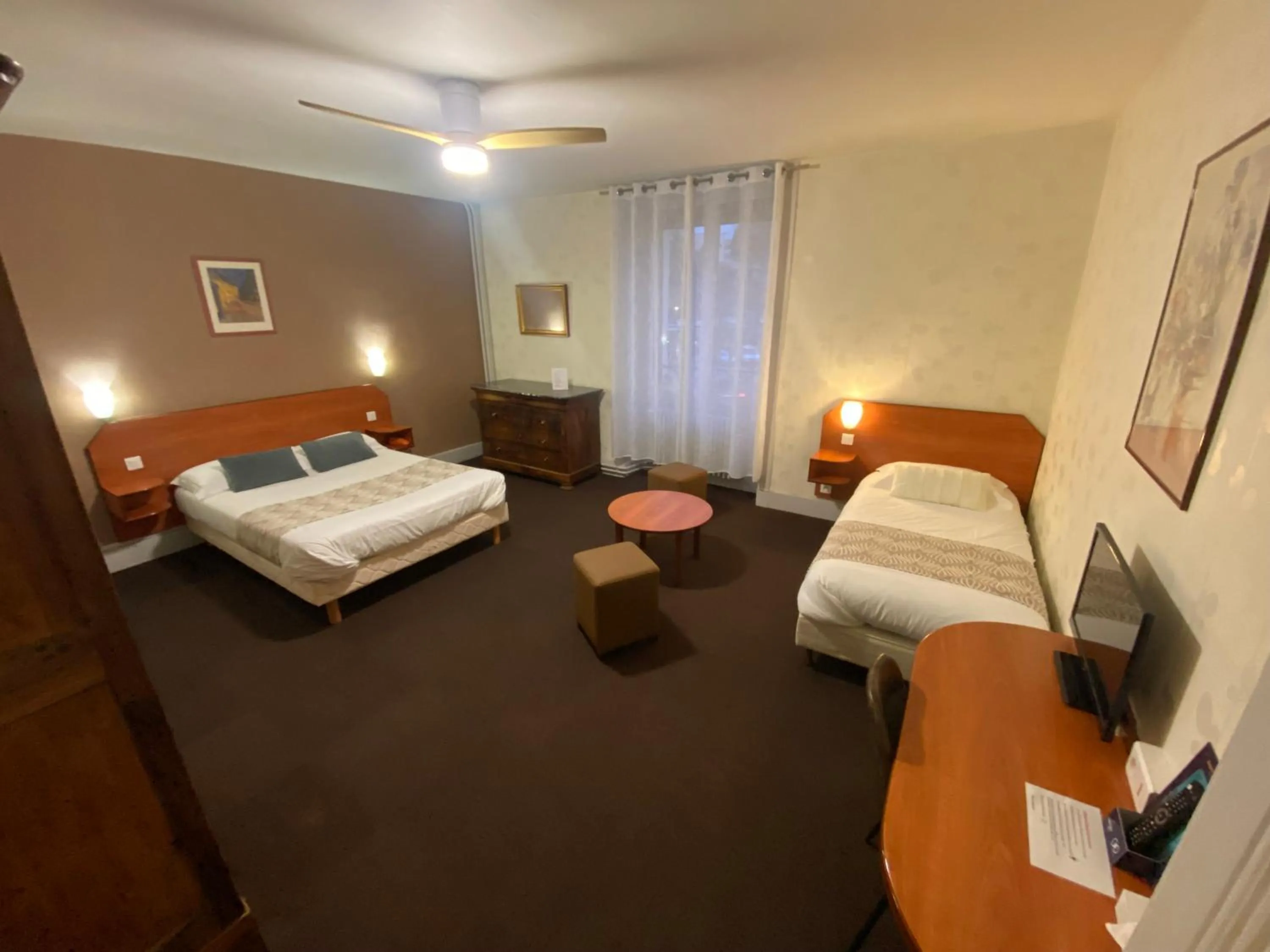 Bedroom, Bed in Nouvel Hotel