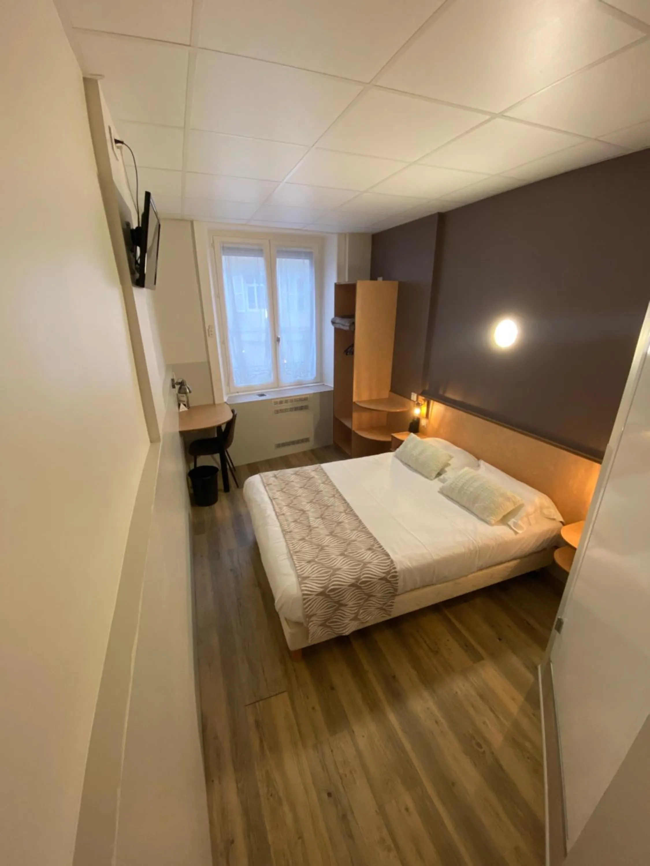 Bedroom, Bed in Nouvel Hotel
