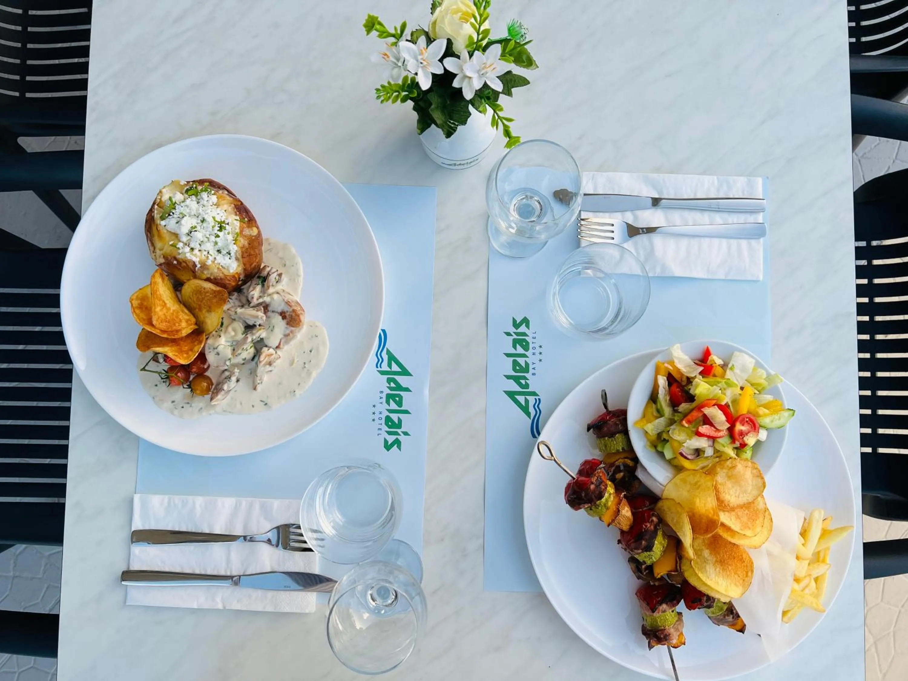 Restaurant/places to eat in Adelais Bay Hotel