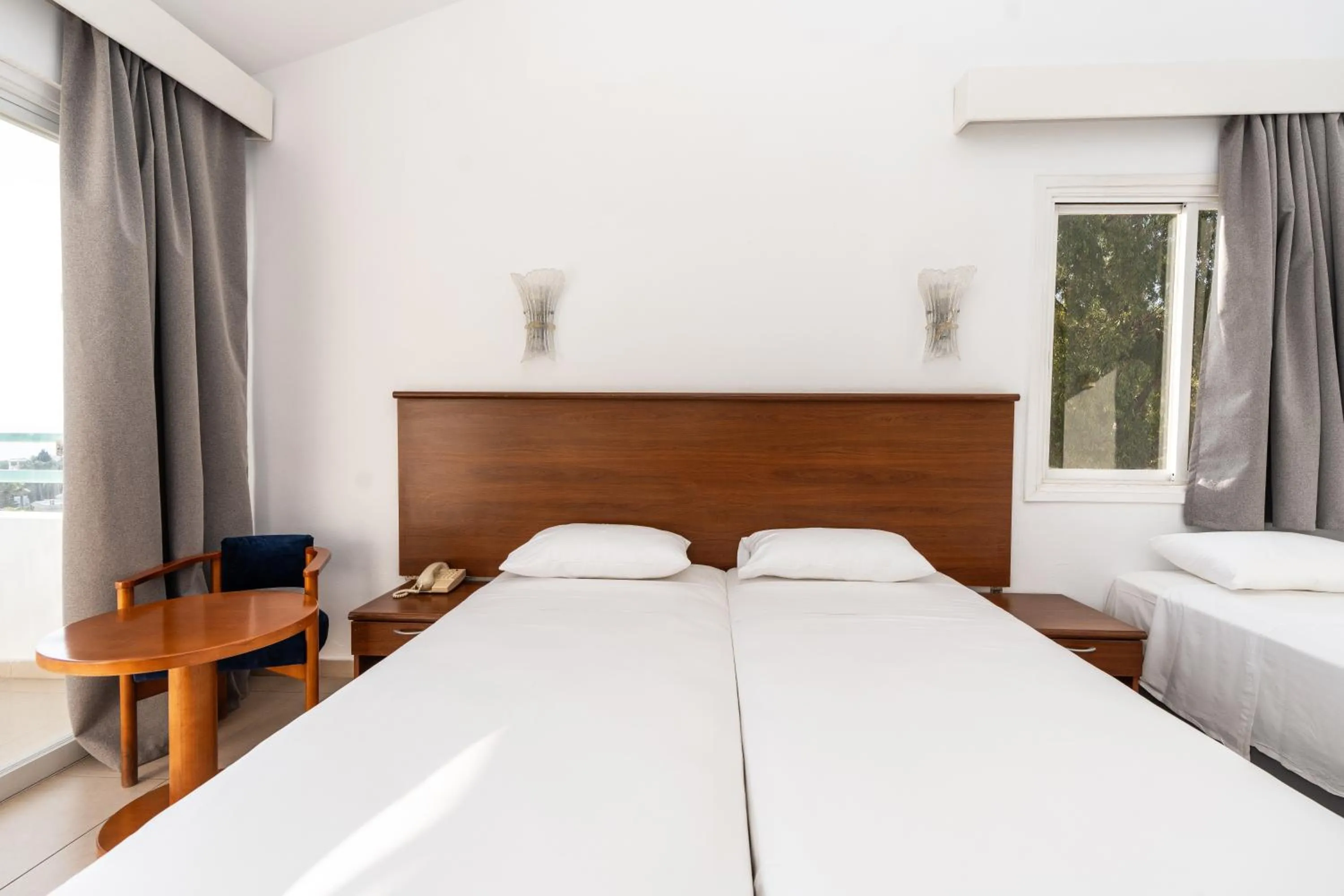 Twin Room with Sea View in Adelais Bay Hotel