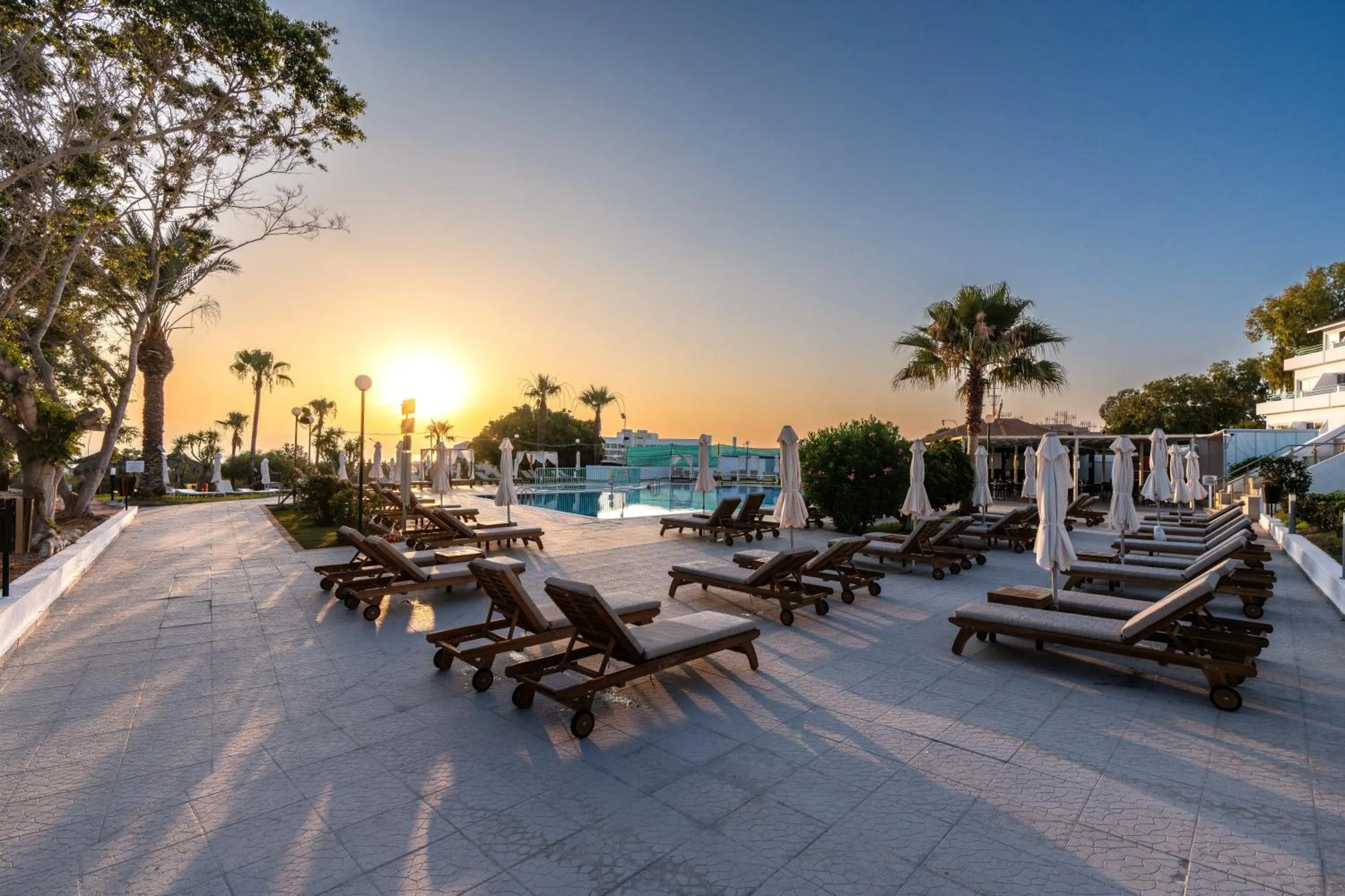 Garden in Adelais Bay Hotel