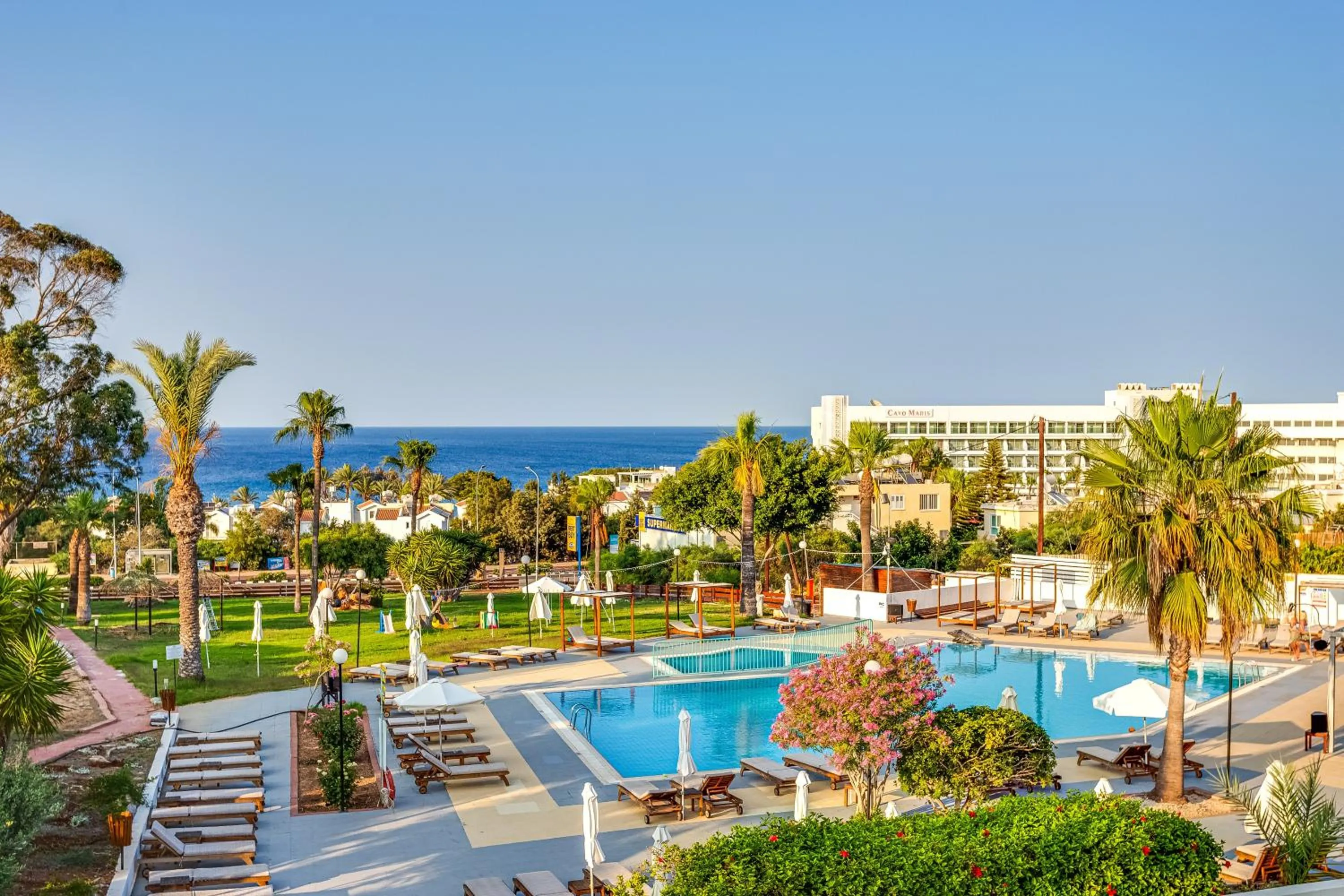 Day in Adelais Bay Hotel