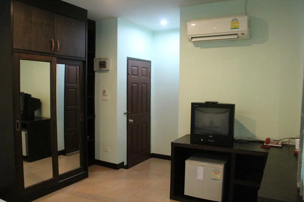 TV and multimedia in Baan Vor. Sumongkol Service Apartment