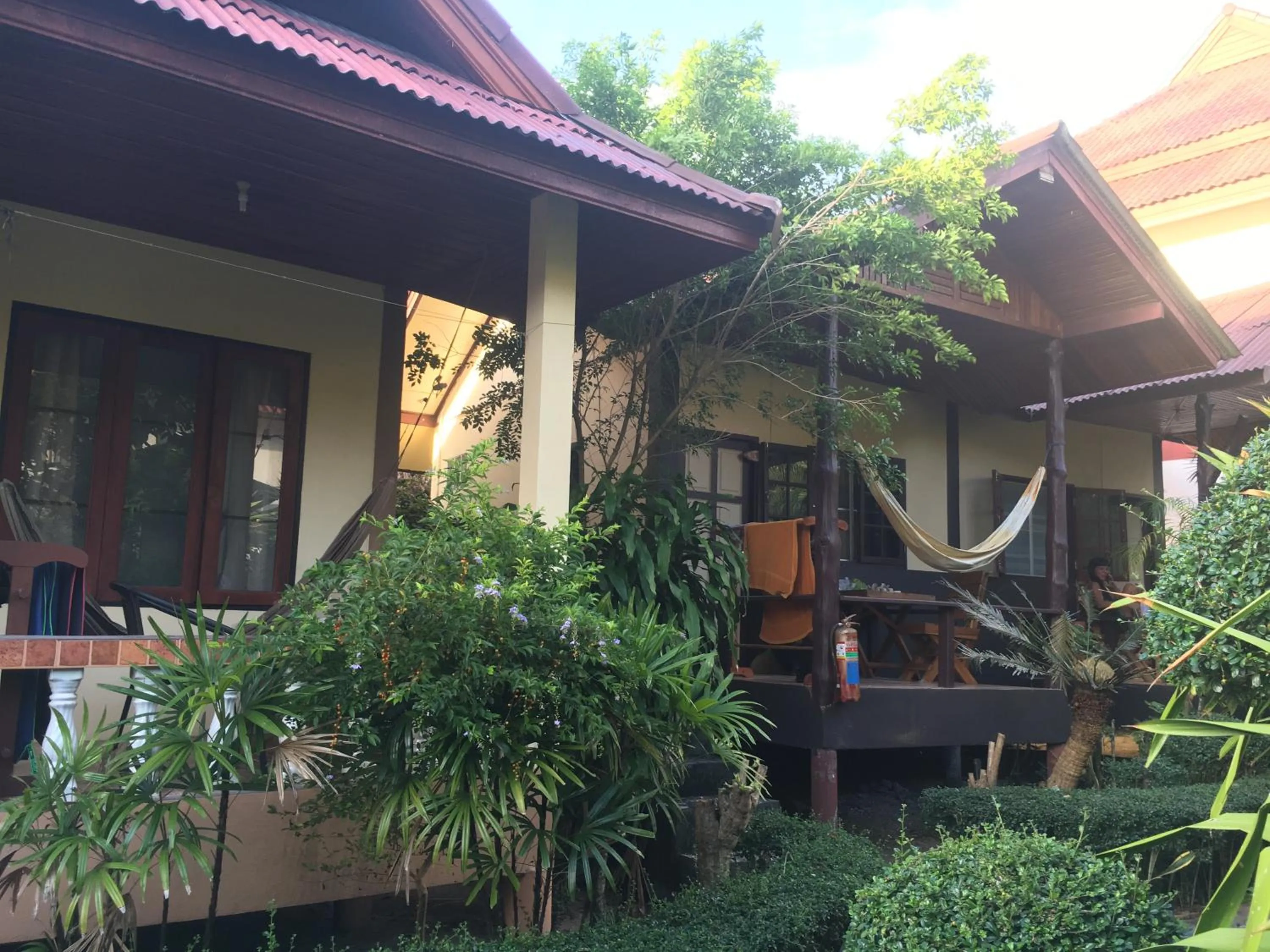 Jungle Hut Bungalows & Hotel