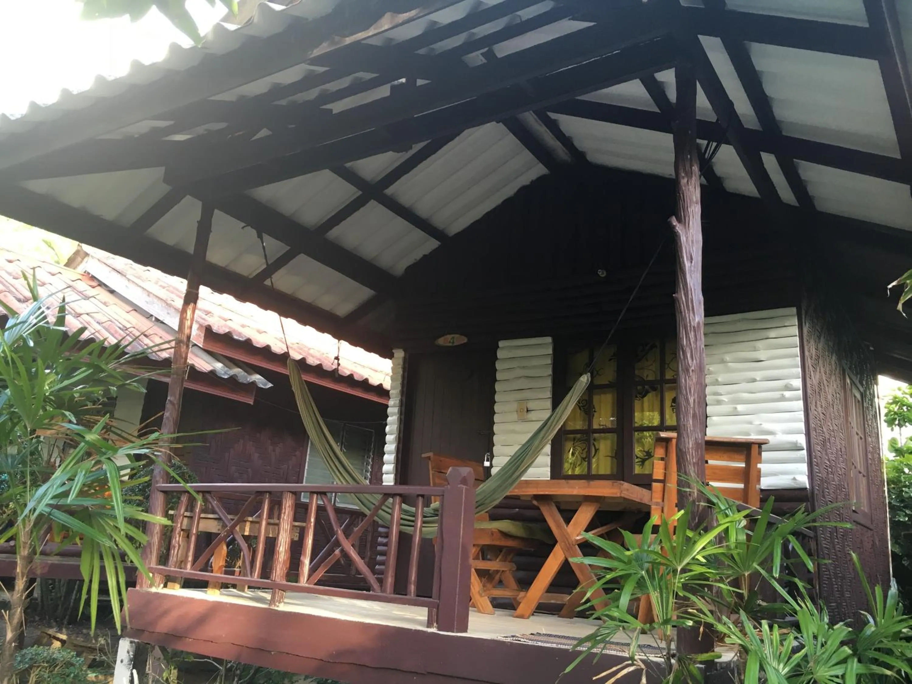Jungle Hut Bungalows & Hotel