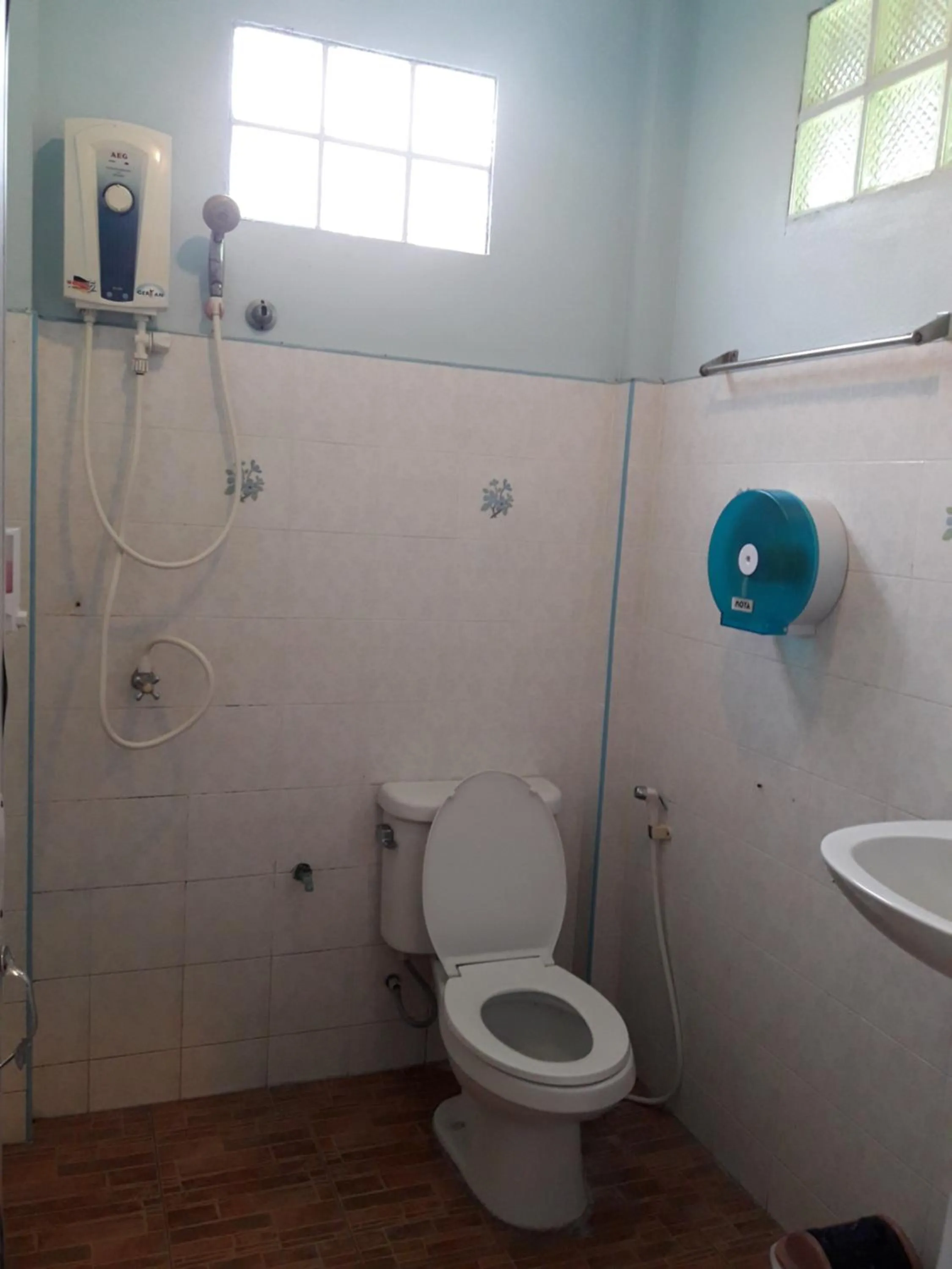 Jungle Hut Bungalows & Hotel