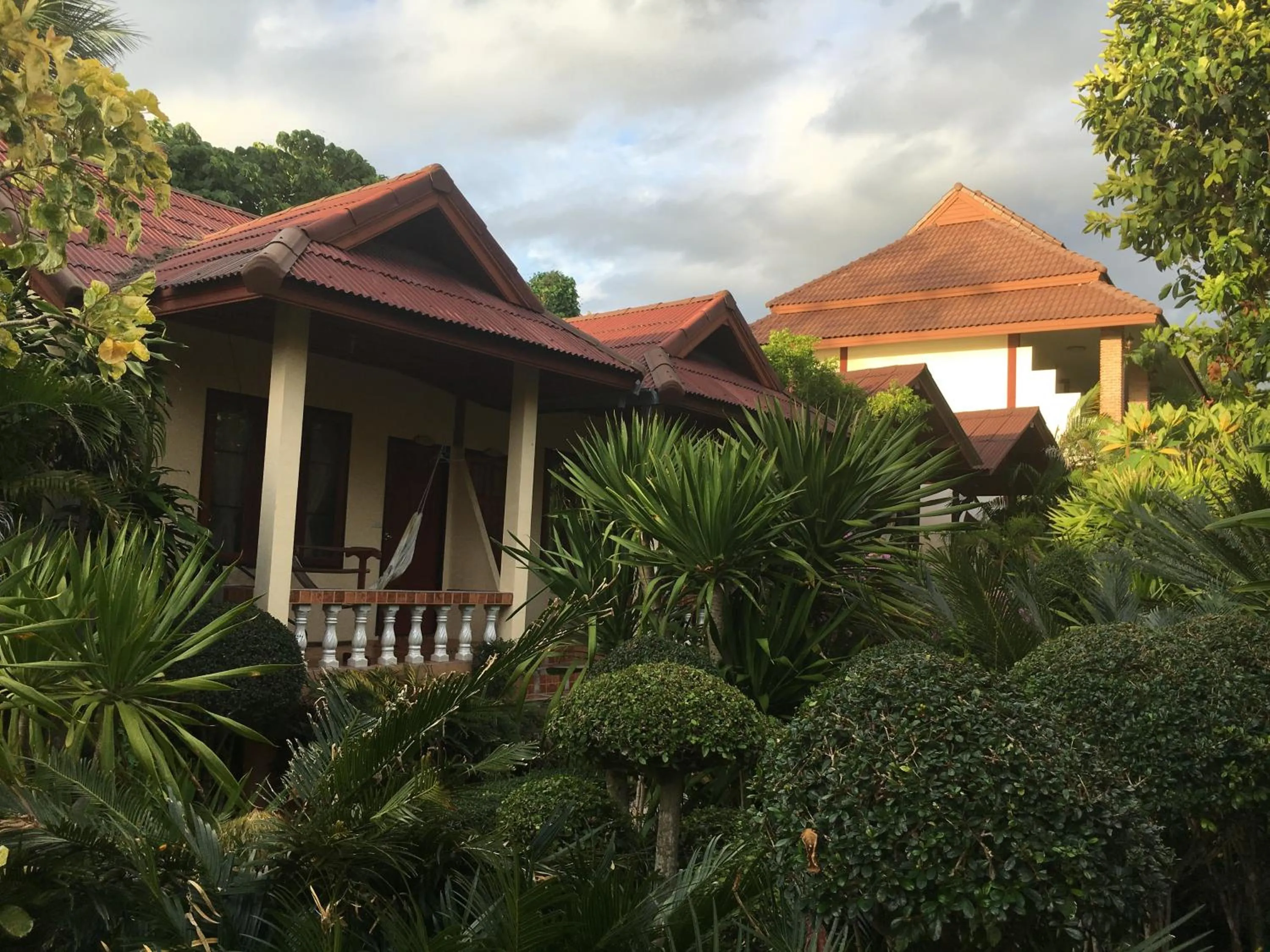 Property building in Jungle Hut Bungalows & Hotel