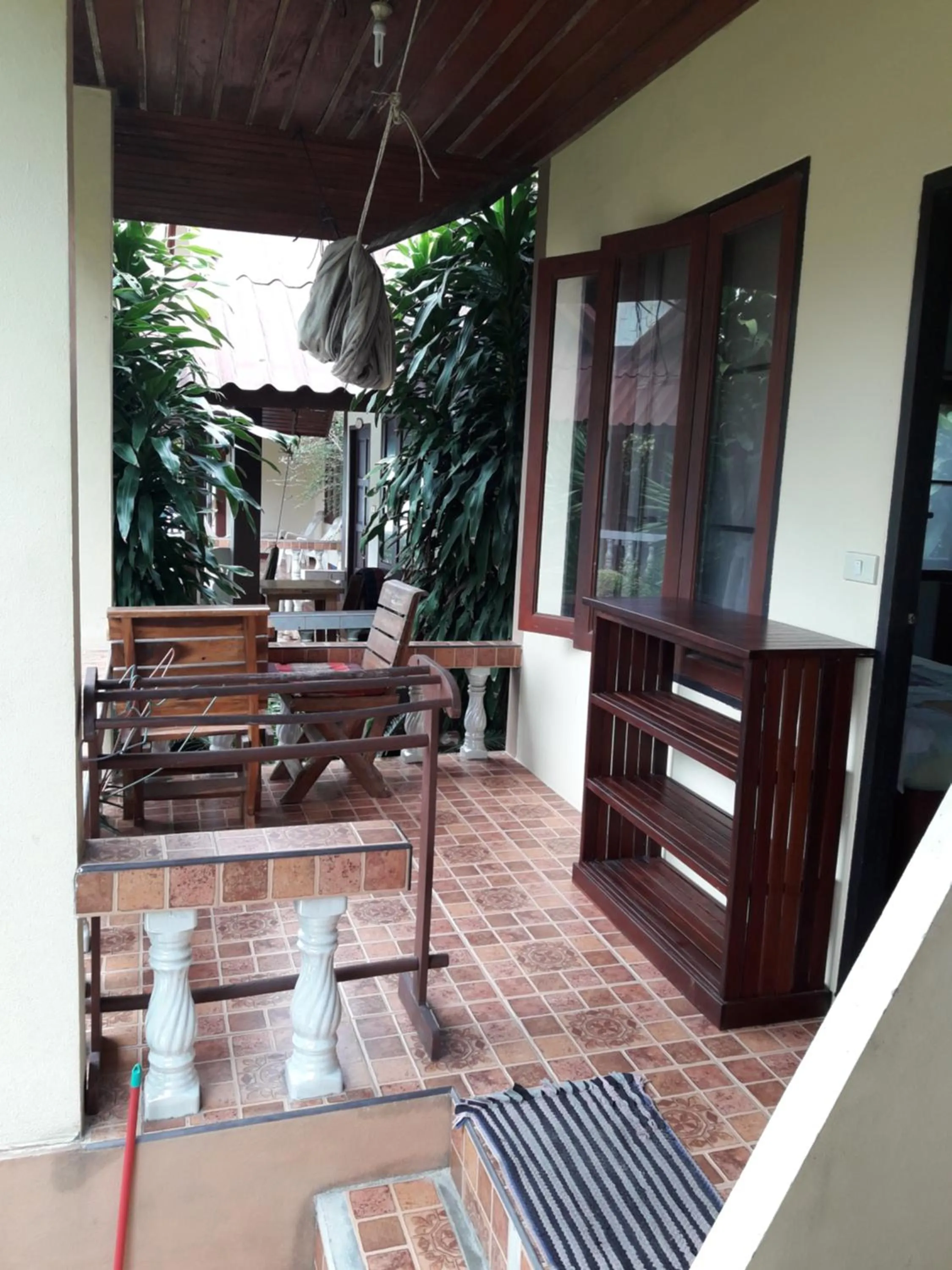 Jungle Hut Bungalows & Hotel