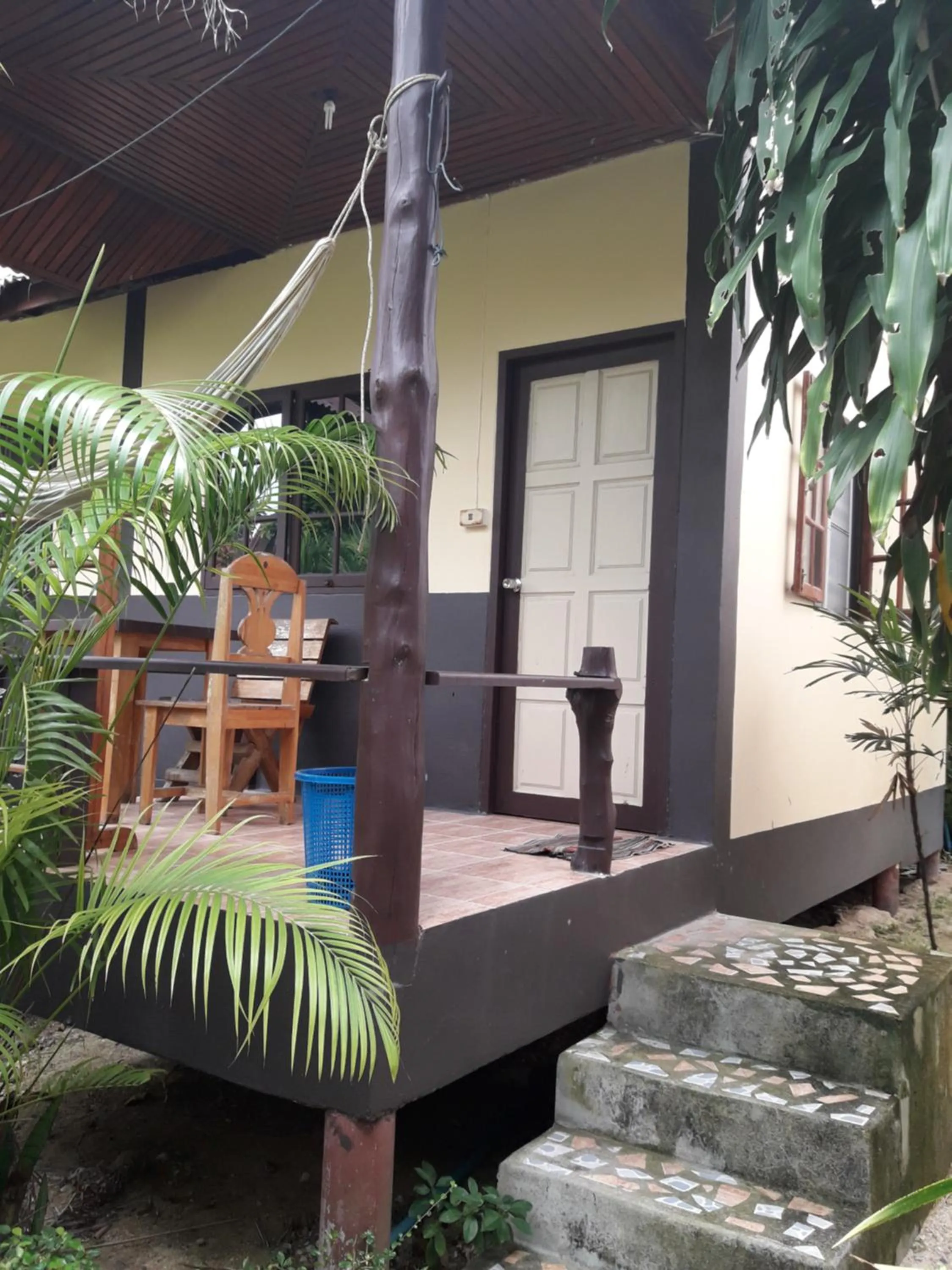 Jungle Hut Bungalows & Hotel