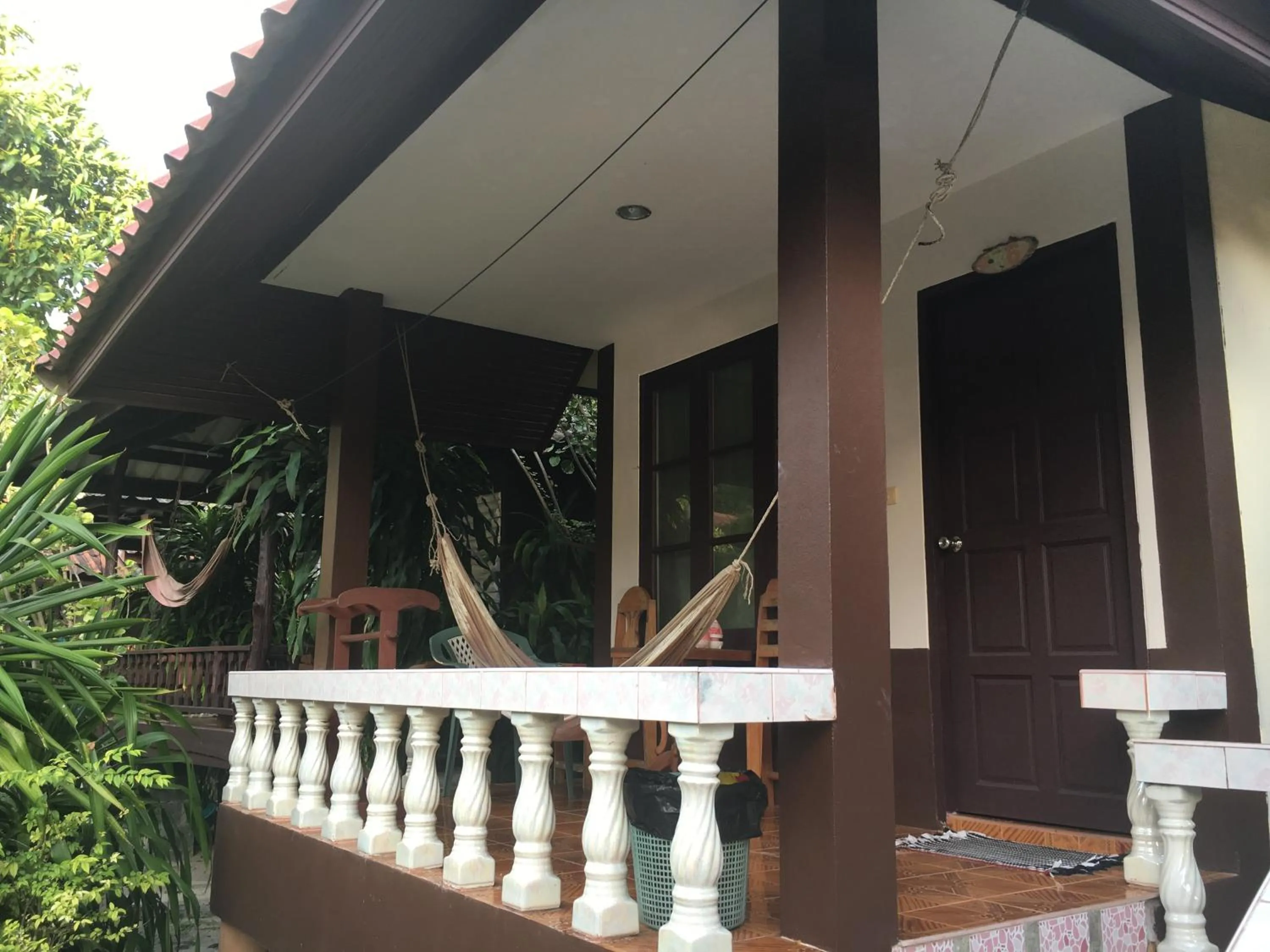 Jungle Hut Bungalows & Hotel