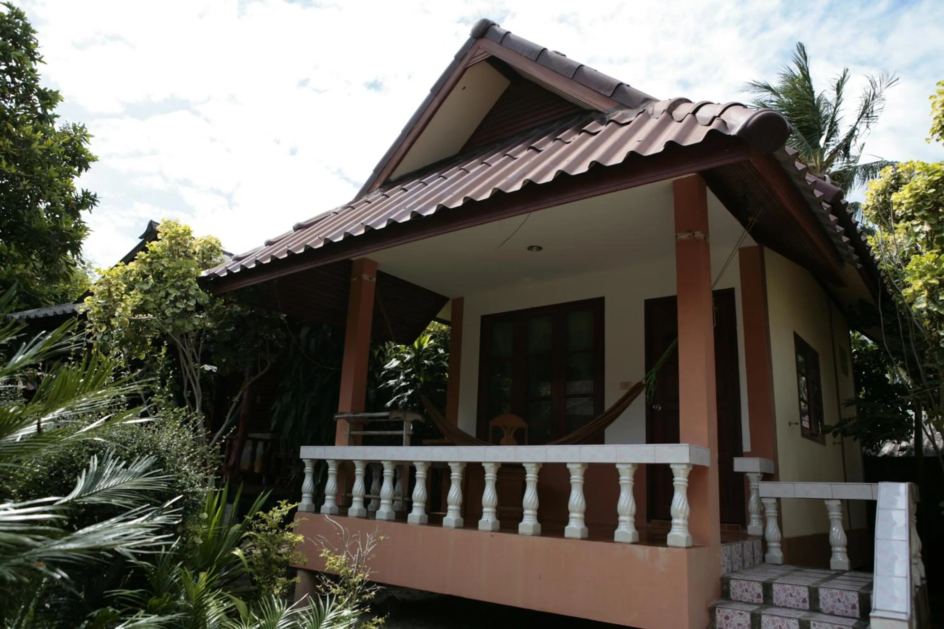 Facade/entrance in Jungle Hut Bungalows & Hotel