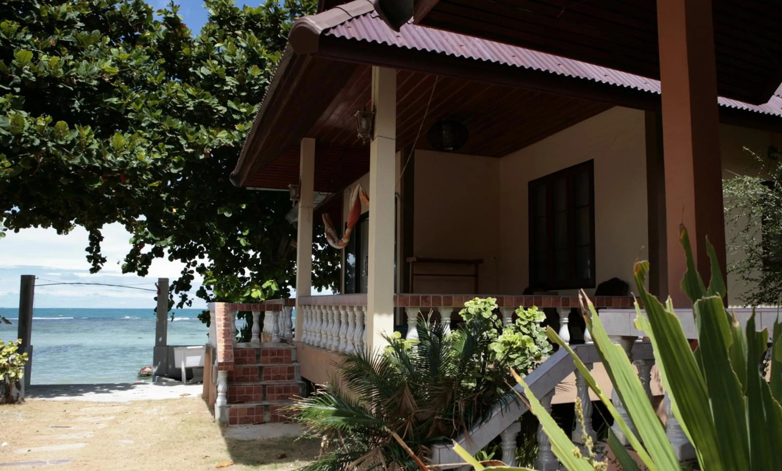 Facade/entrance in Jungle Hut Bungalows & Hotel