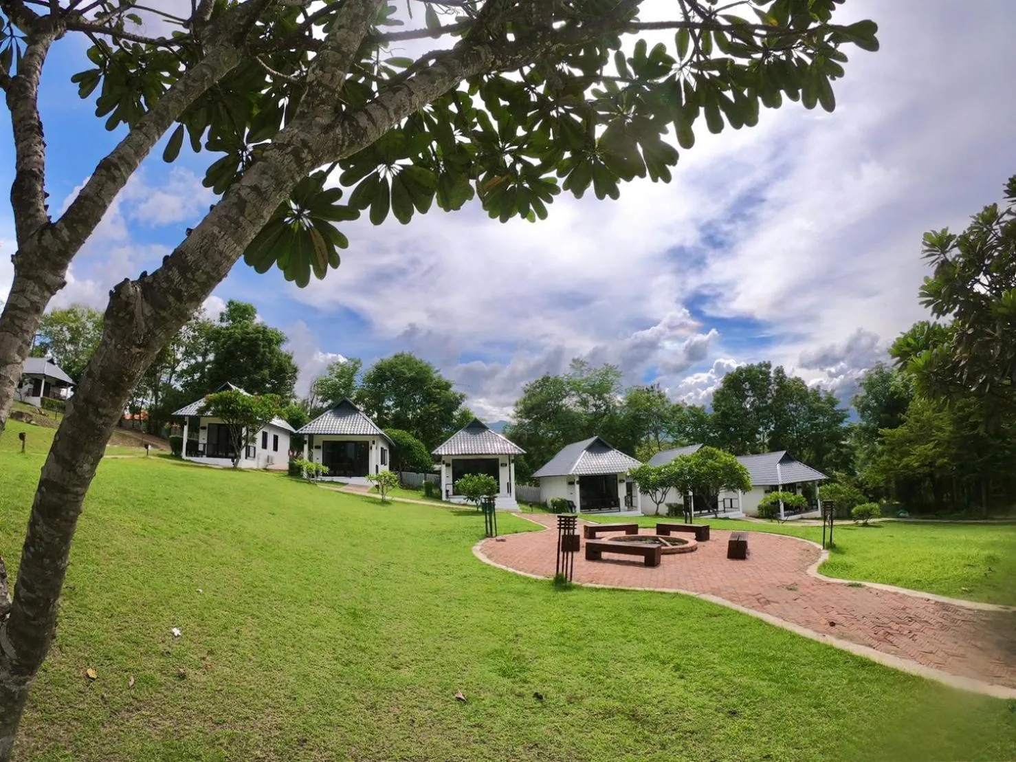 Garden in Diamond Village Pai