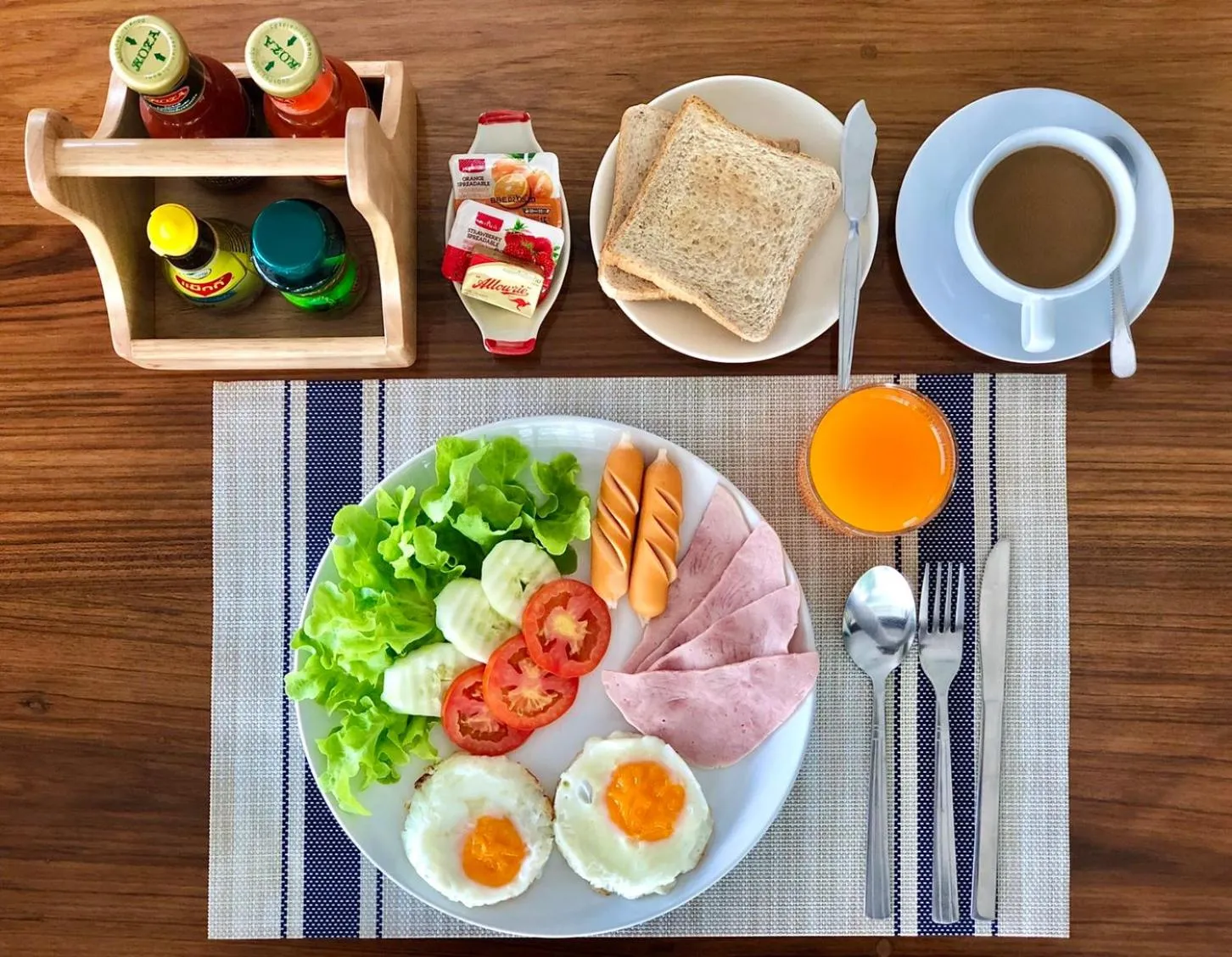 Food and drinks in Diamond Village Pai