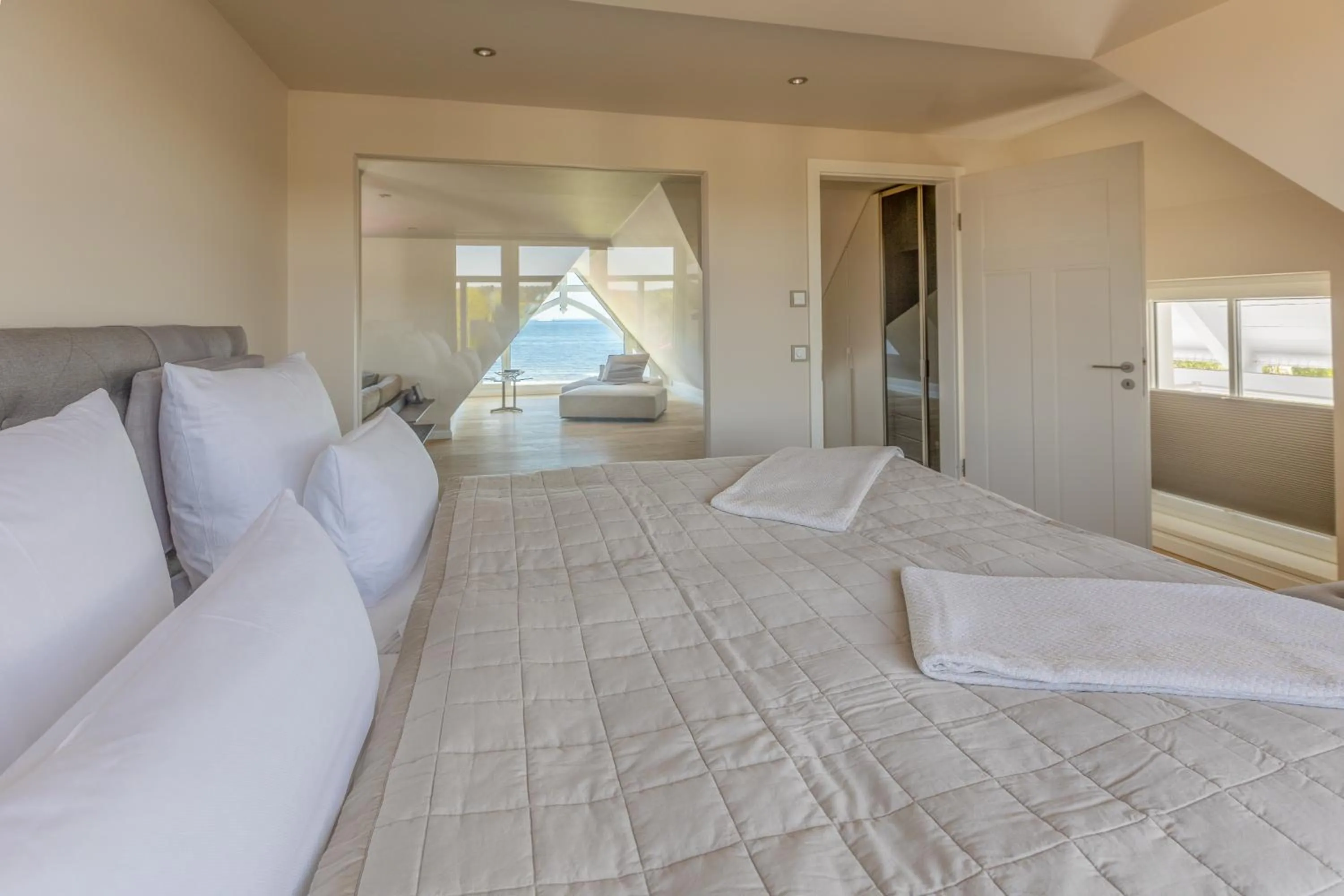 Bed in Strandhotel Ostende