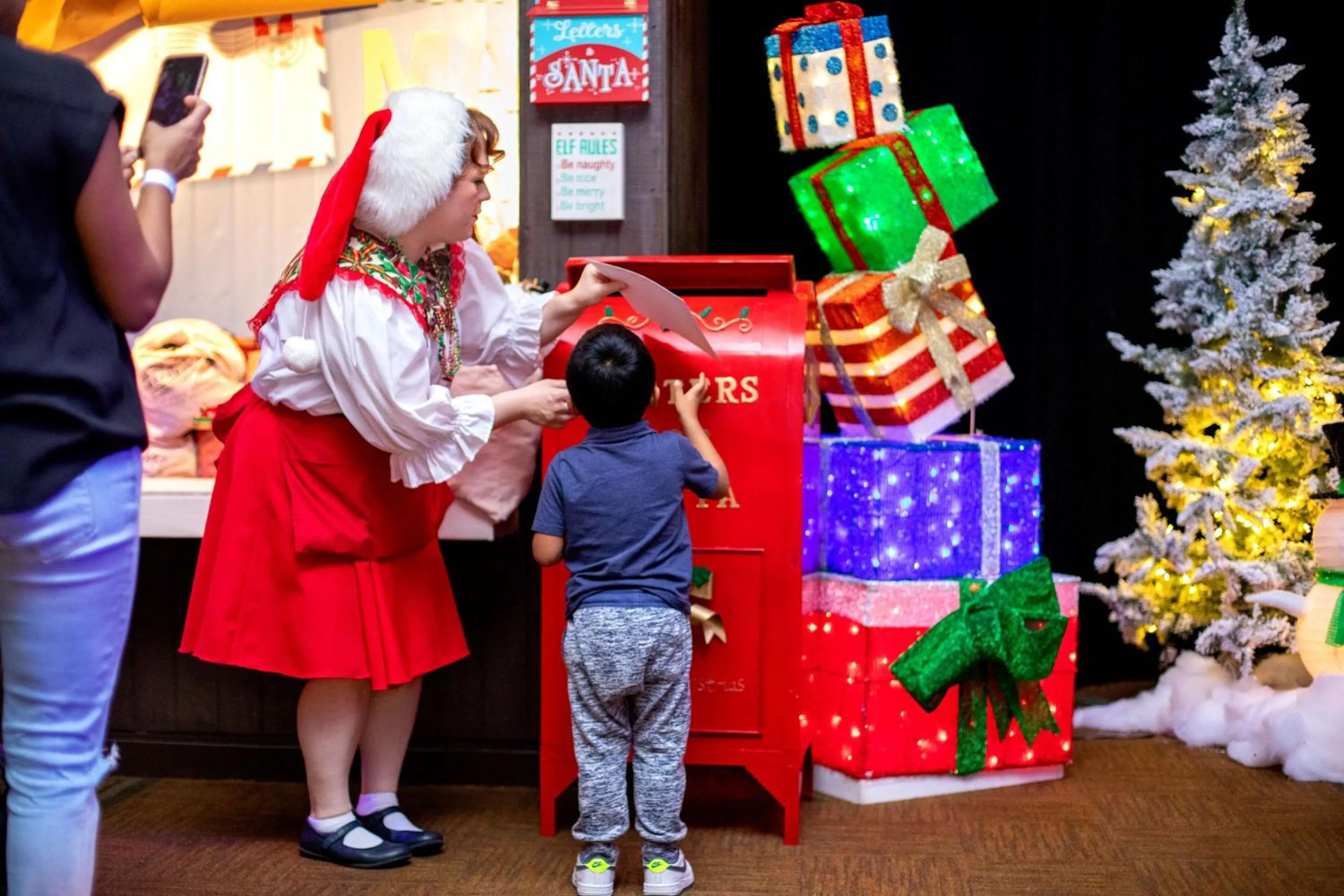 Entertainment in Hilton Anatole