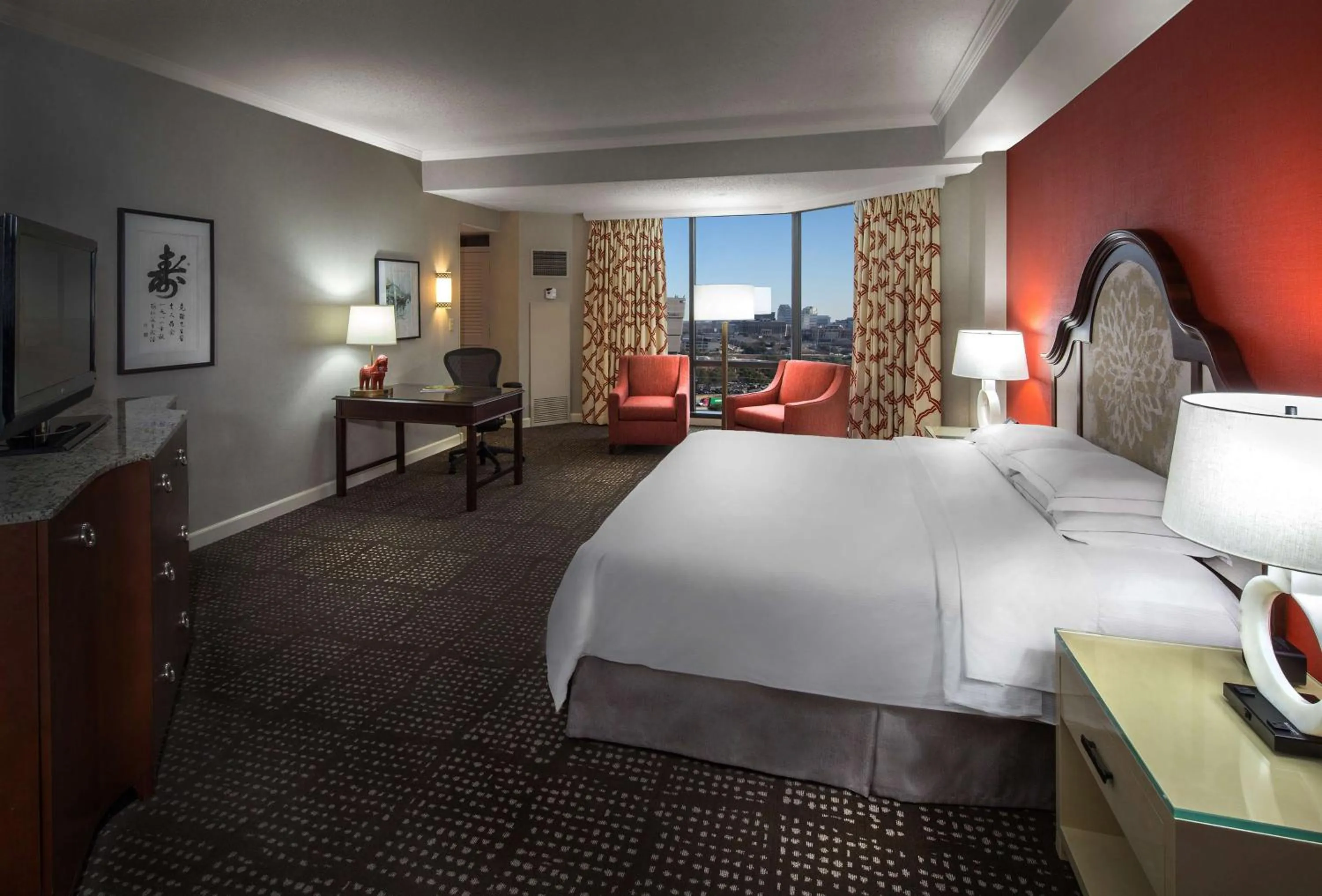 Bedroom, Bed in Hilton Anatole