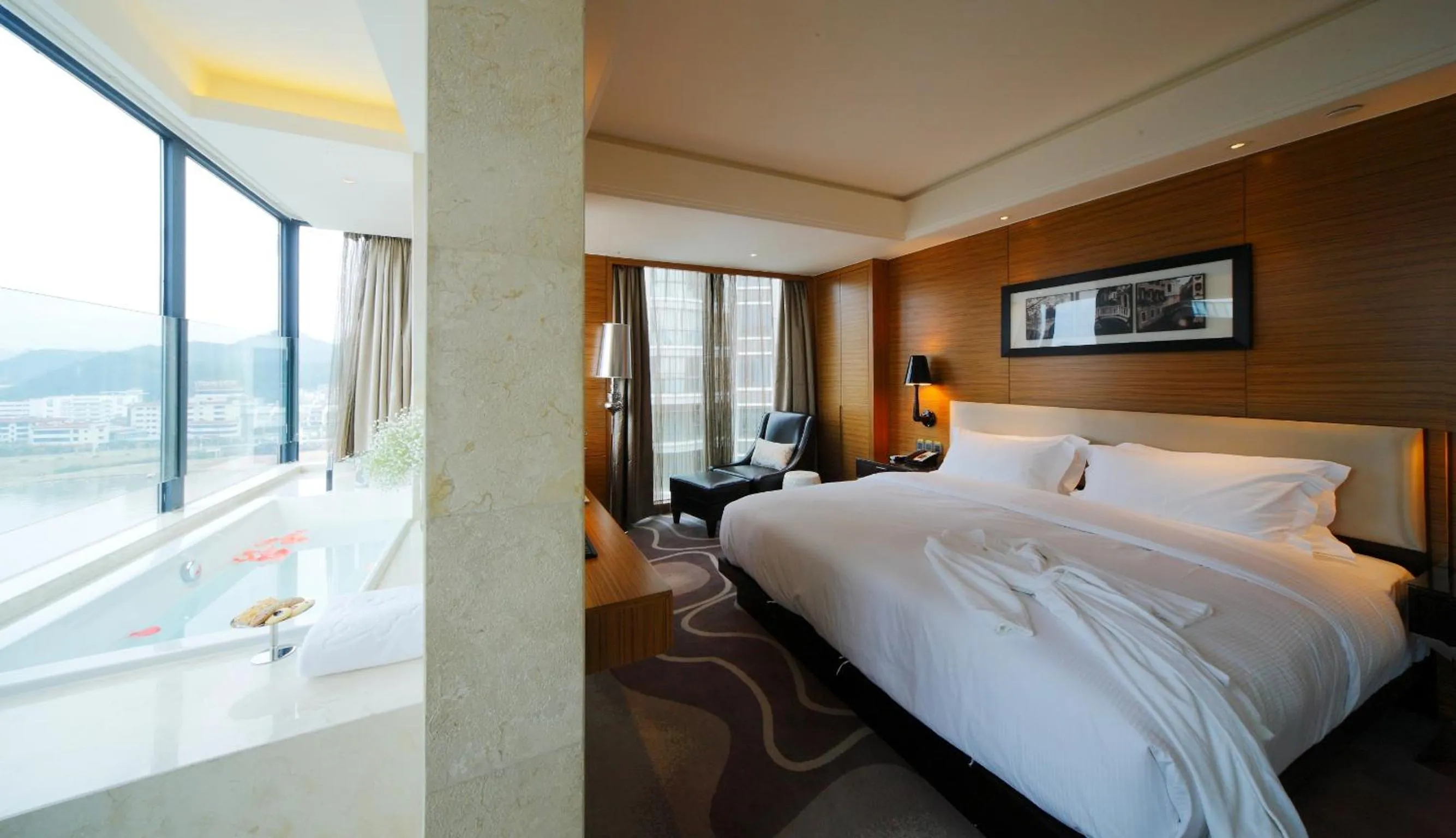 Bedroom, Bed in DW Hotel