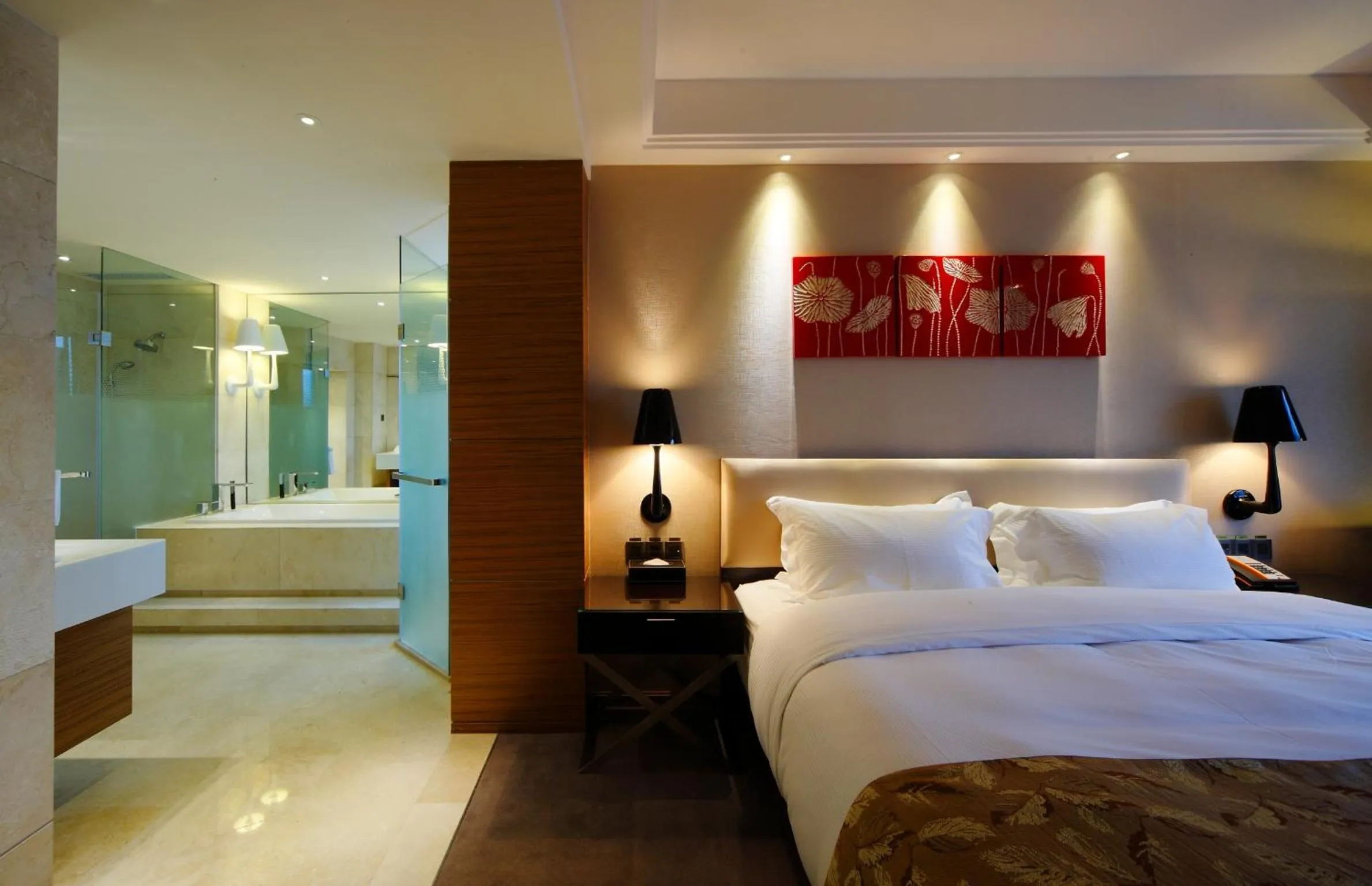 Bedroom, Bed in DW Hotel