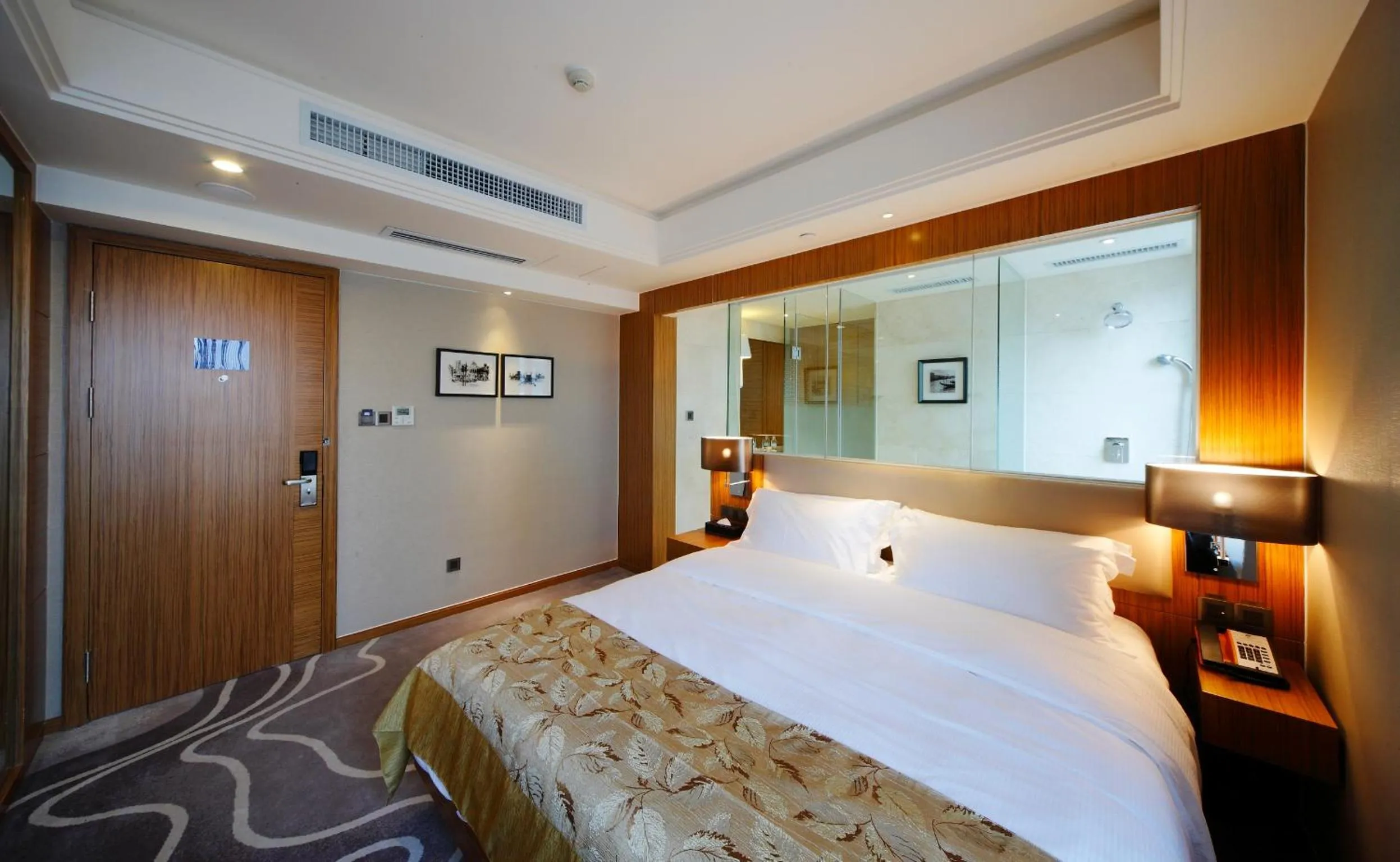 Bedroom, Bed in DW Hotel