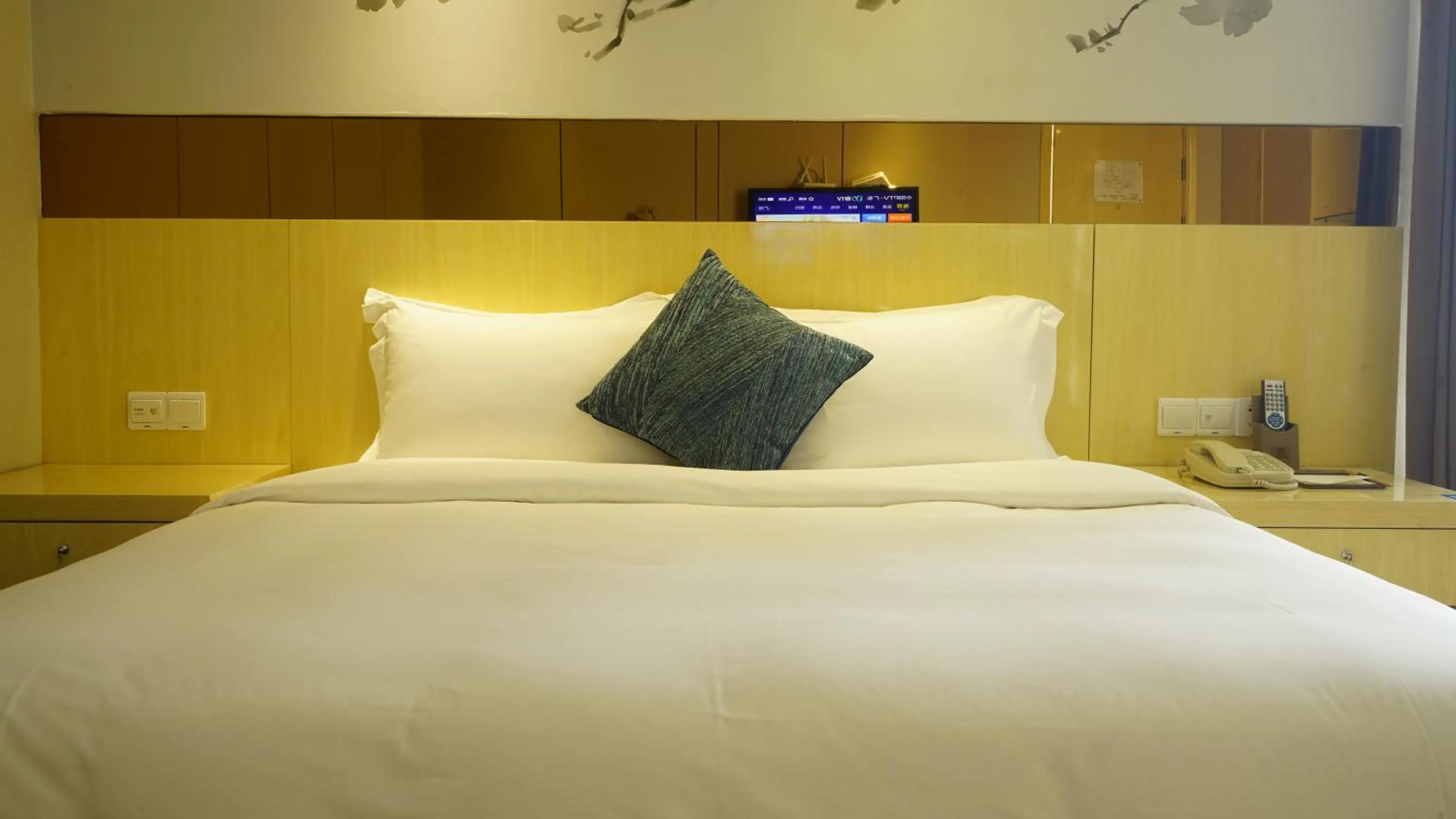 Photo of the whole room, Bed in Paco Hotel Ouzhuang Metro Guangzhou