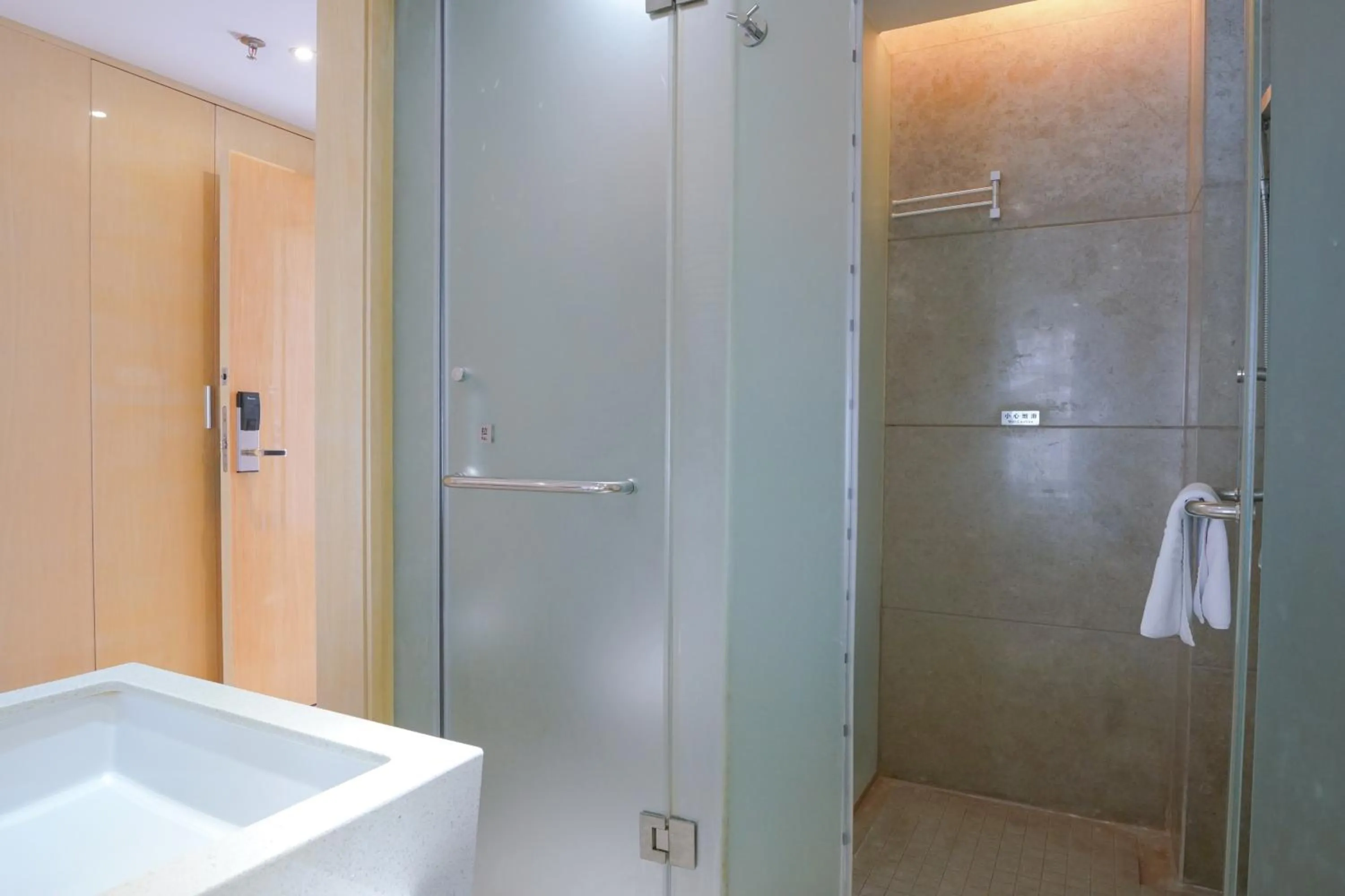 Bathroom in Paco Hotel Ouzhuang Metro Guangzhou