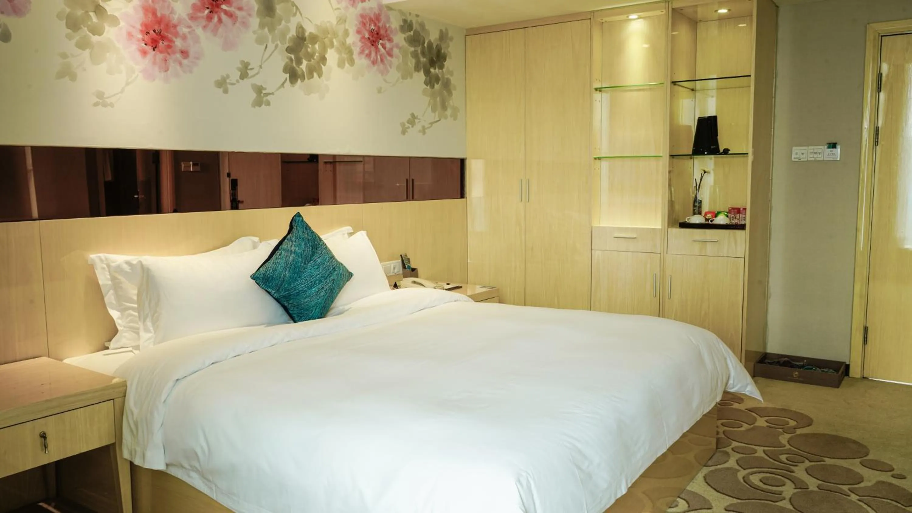 Photo of the whole room, Bed in Paco Hotel Ouzhuang Metro Guangzhou
