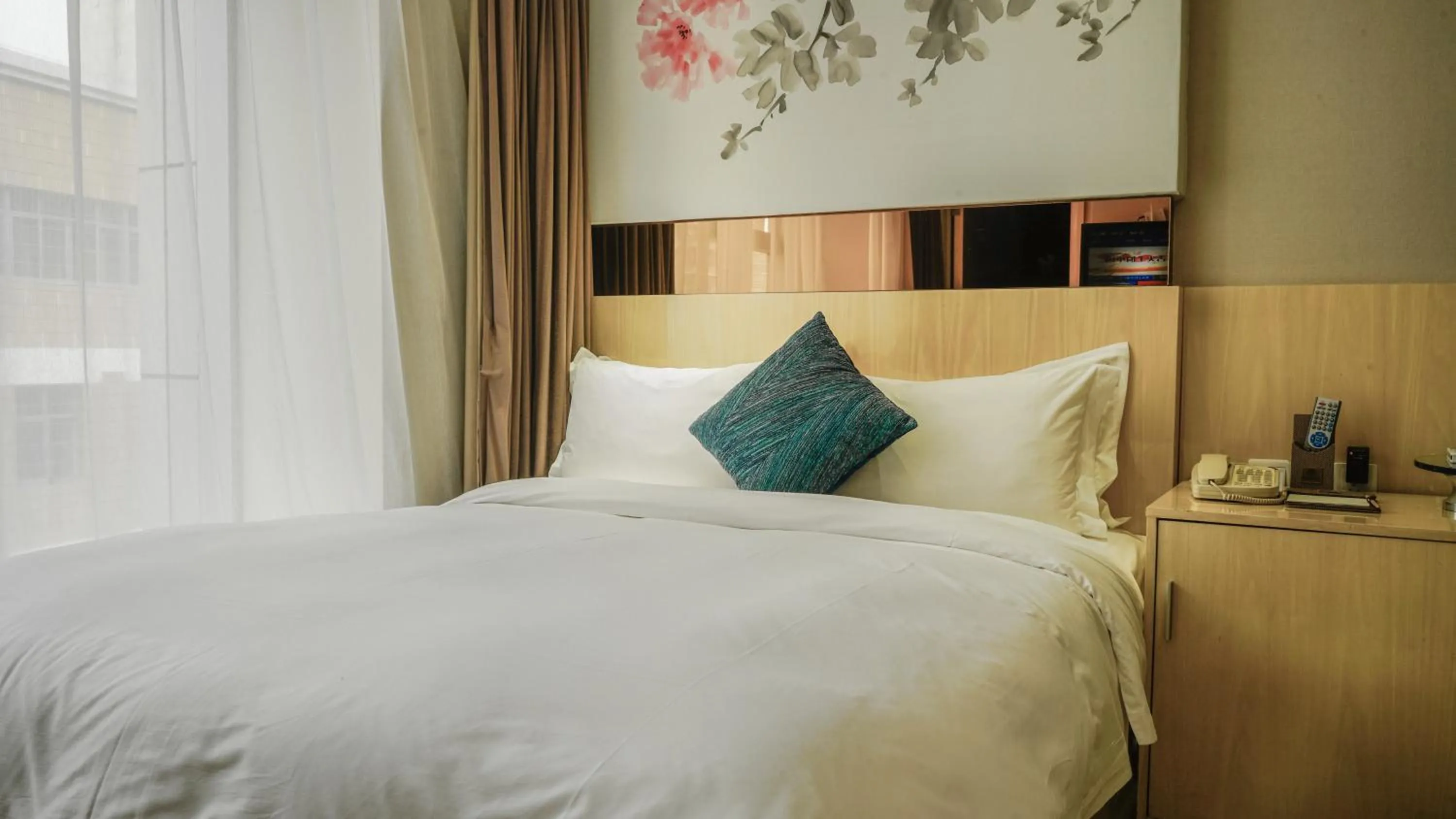 Photo of the whole room, Bed in Paco Hotel Ouzhuang Metro Guangzhou