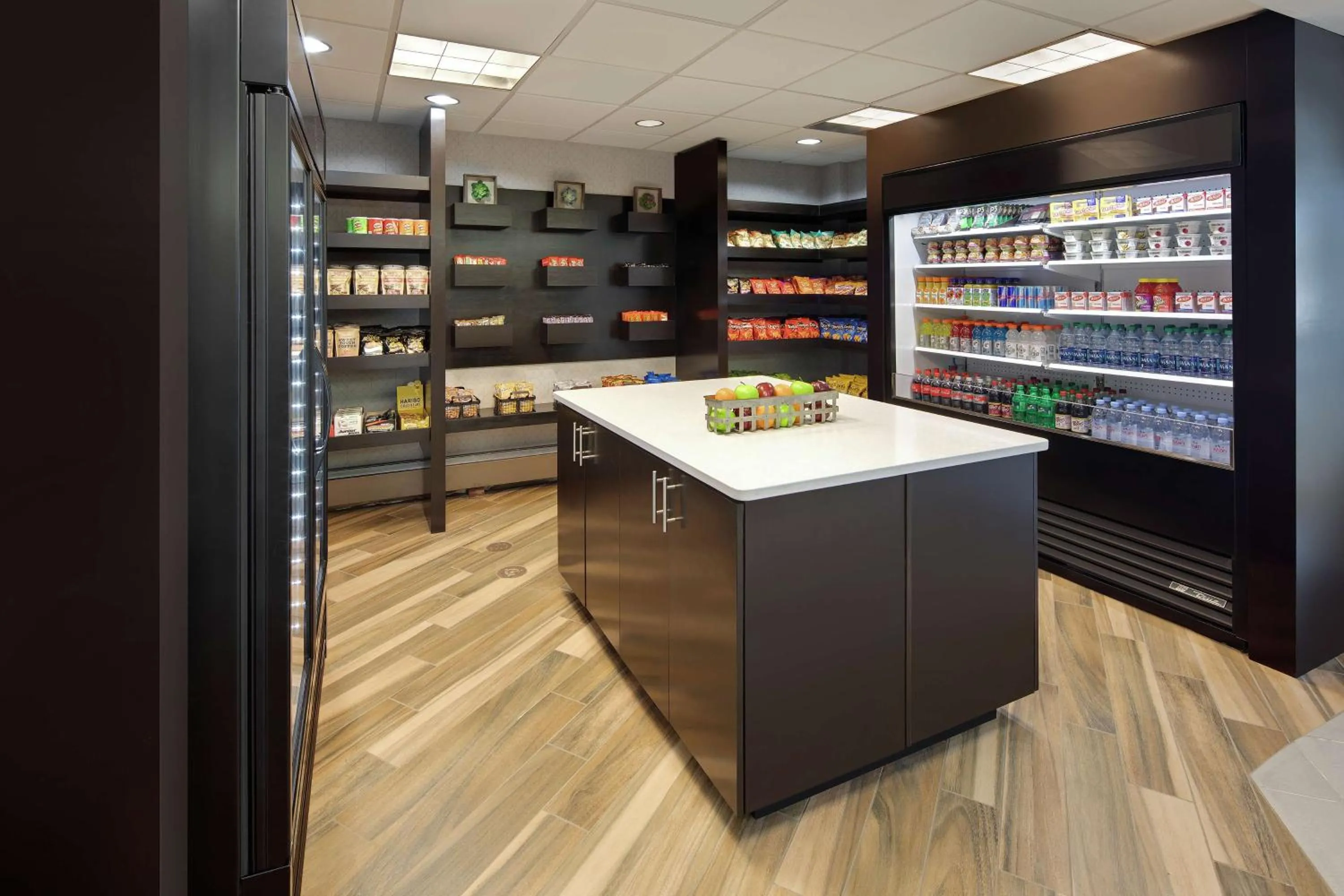 Restaurant/places to eat in Embassy Suites by Hilton Detroit Troy Auburn Hills