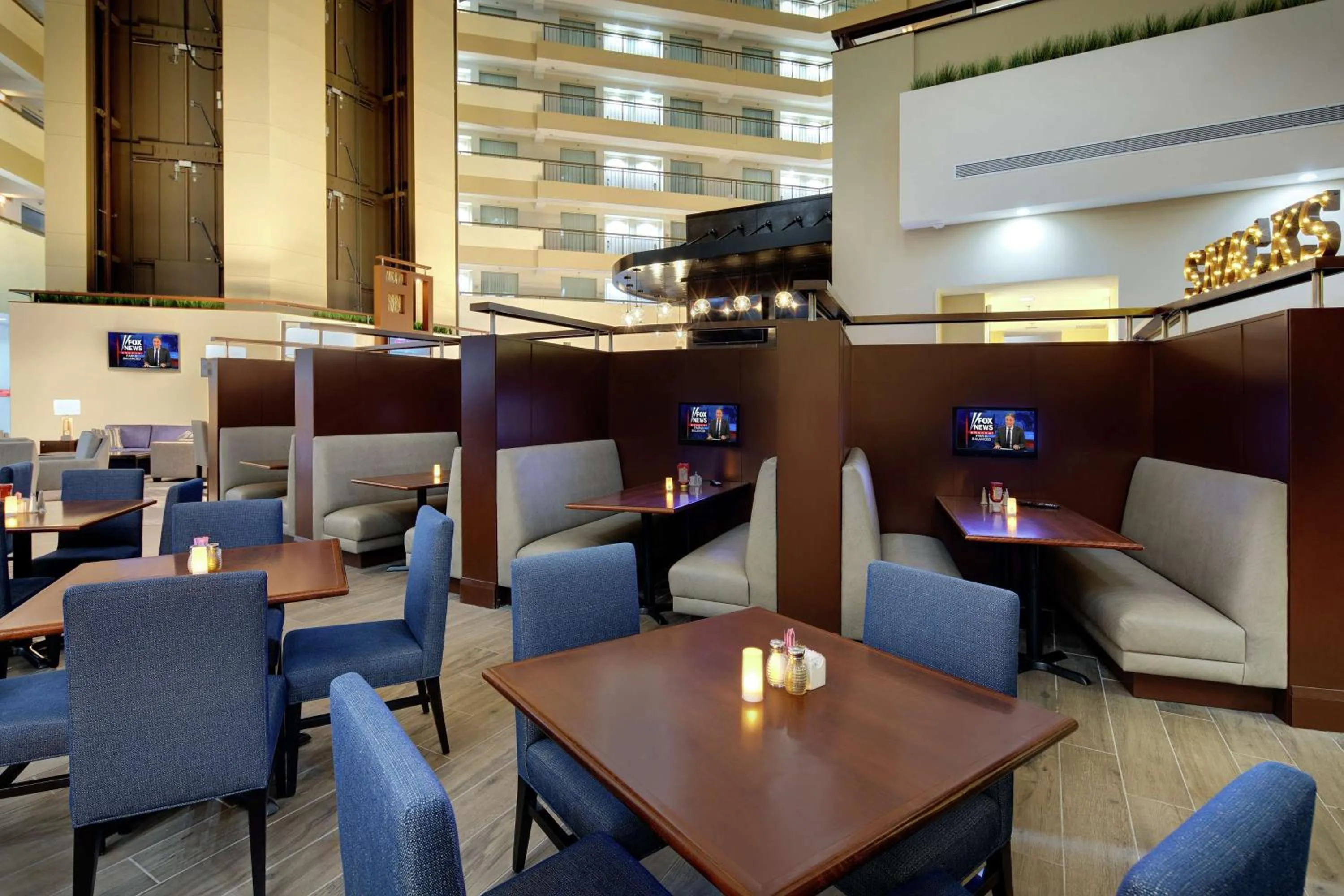 Restaurant/places to eat in Embassy Suites by Hilton Detroit Troy Auburn Hills