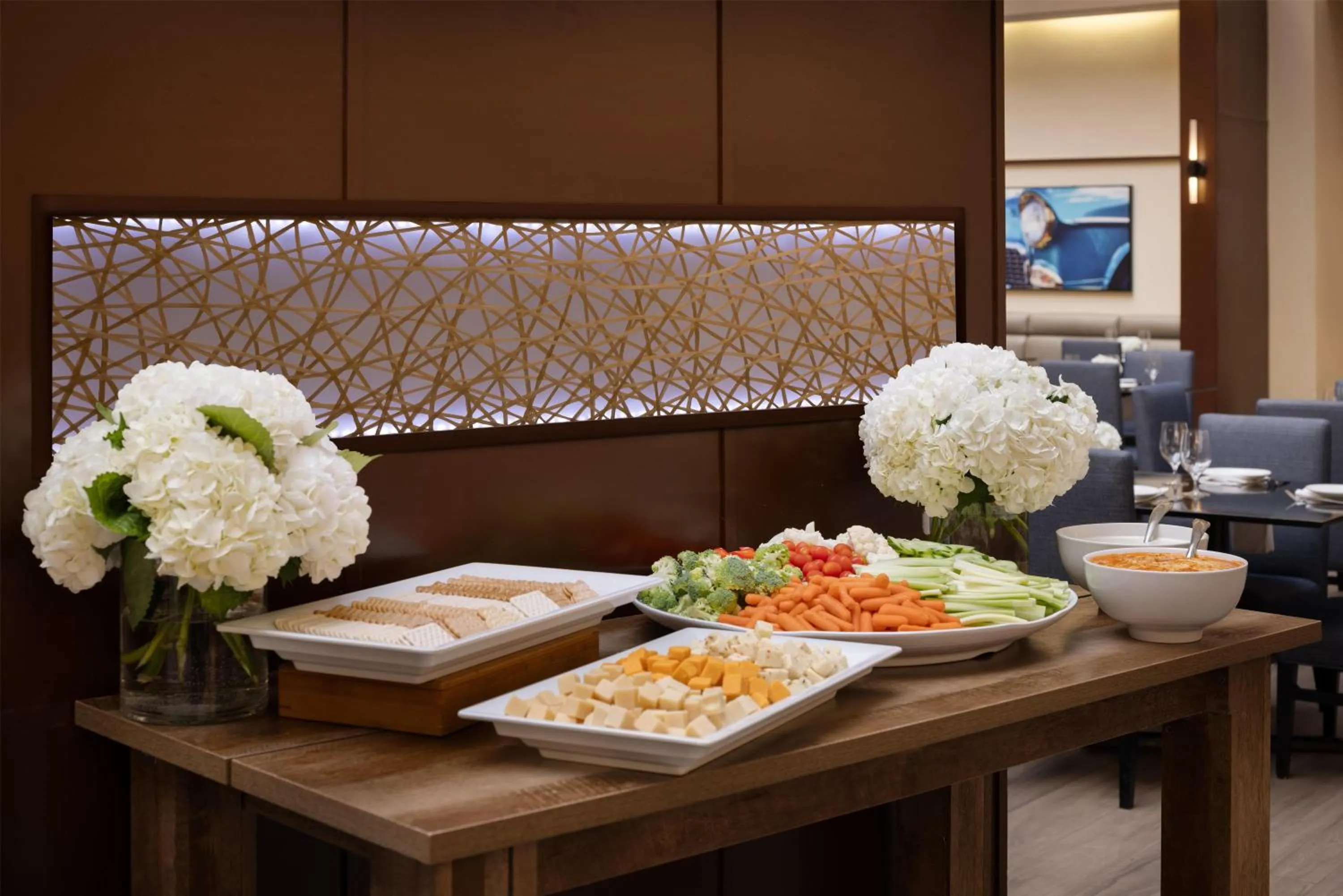Dining area in Embassy Suites by Hilton Detroit Troy Auburn Hills