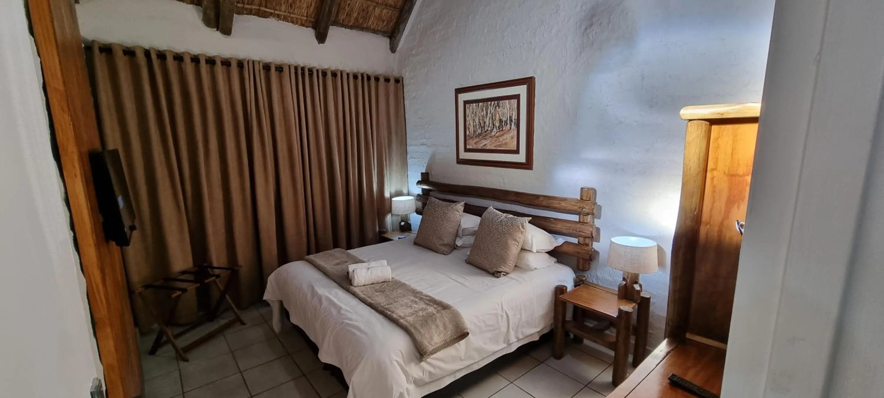 Bedroom, Bed in Bains Lodge - Sustainable Electricity