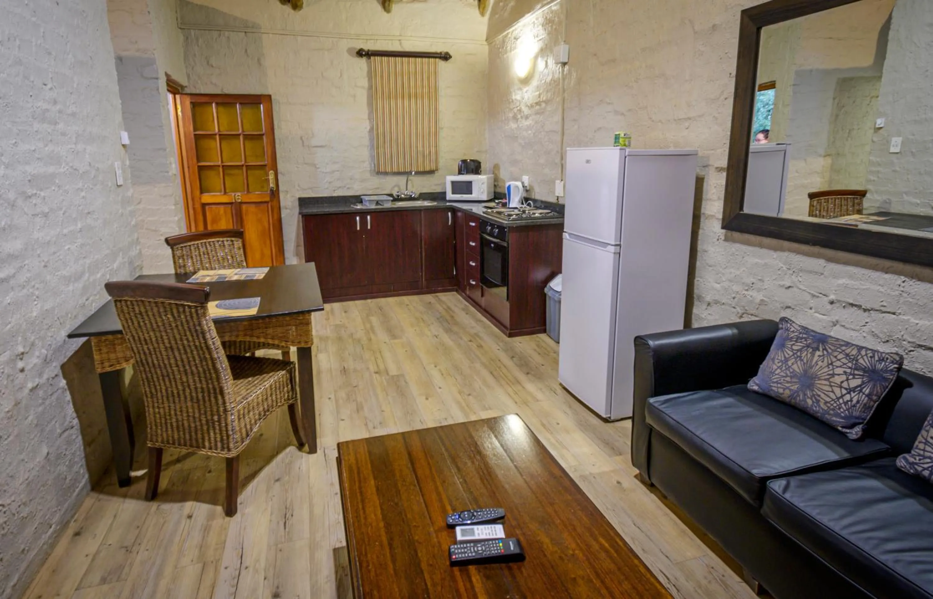 Kitchen or kitchenette in Bains Lodge - Sustainable Electricity