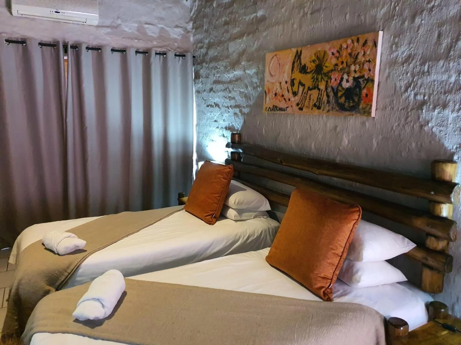 Bedroom, Bed in Bains Lodge - Sustainable Electricity