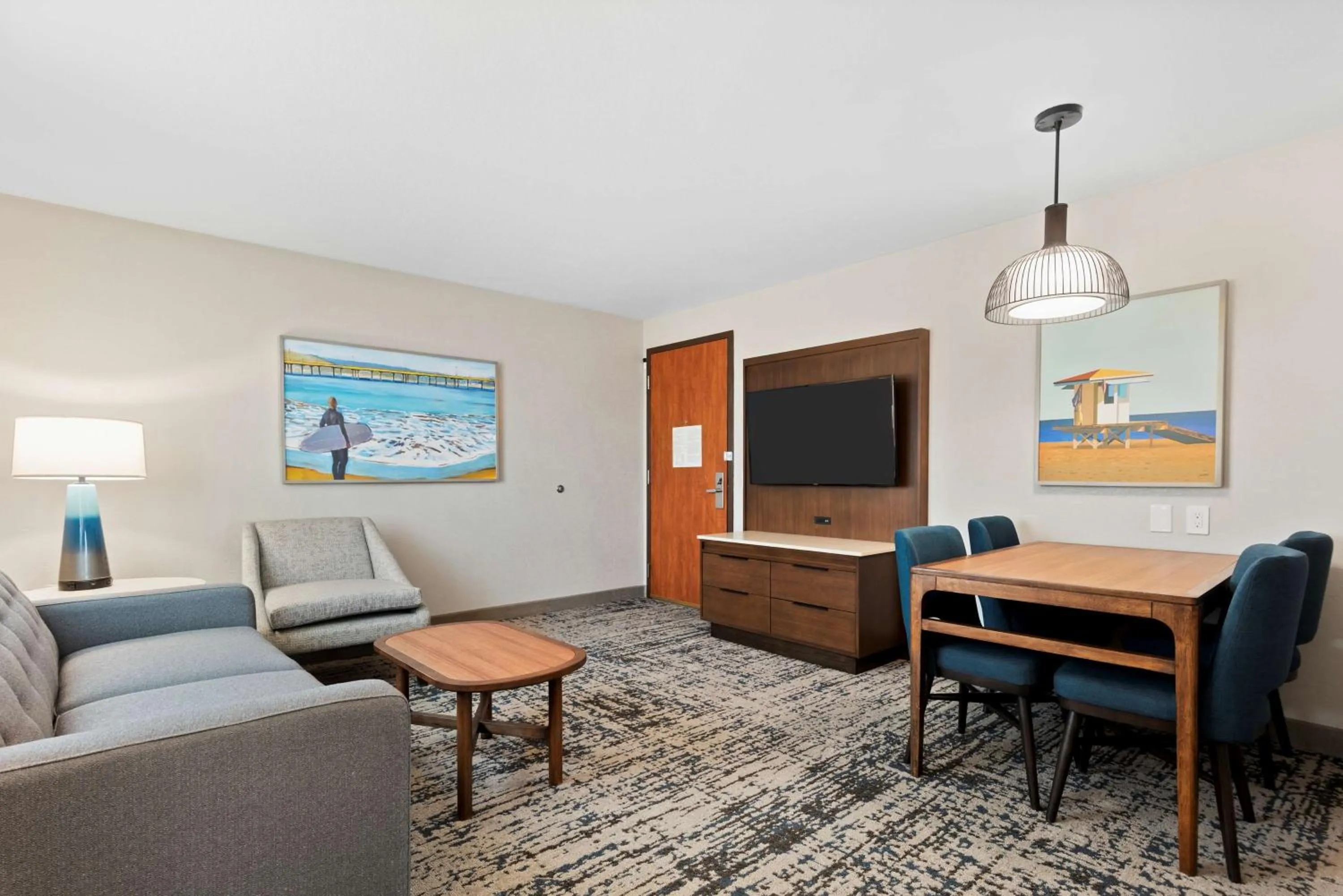 Living room in Embassy Suites by Hilton Anaheim South