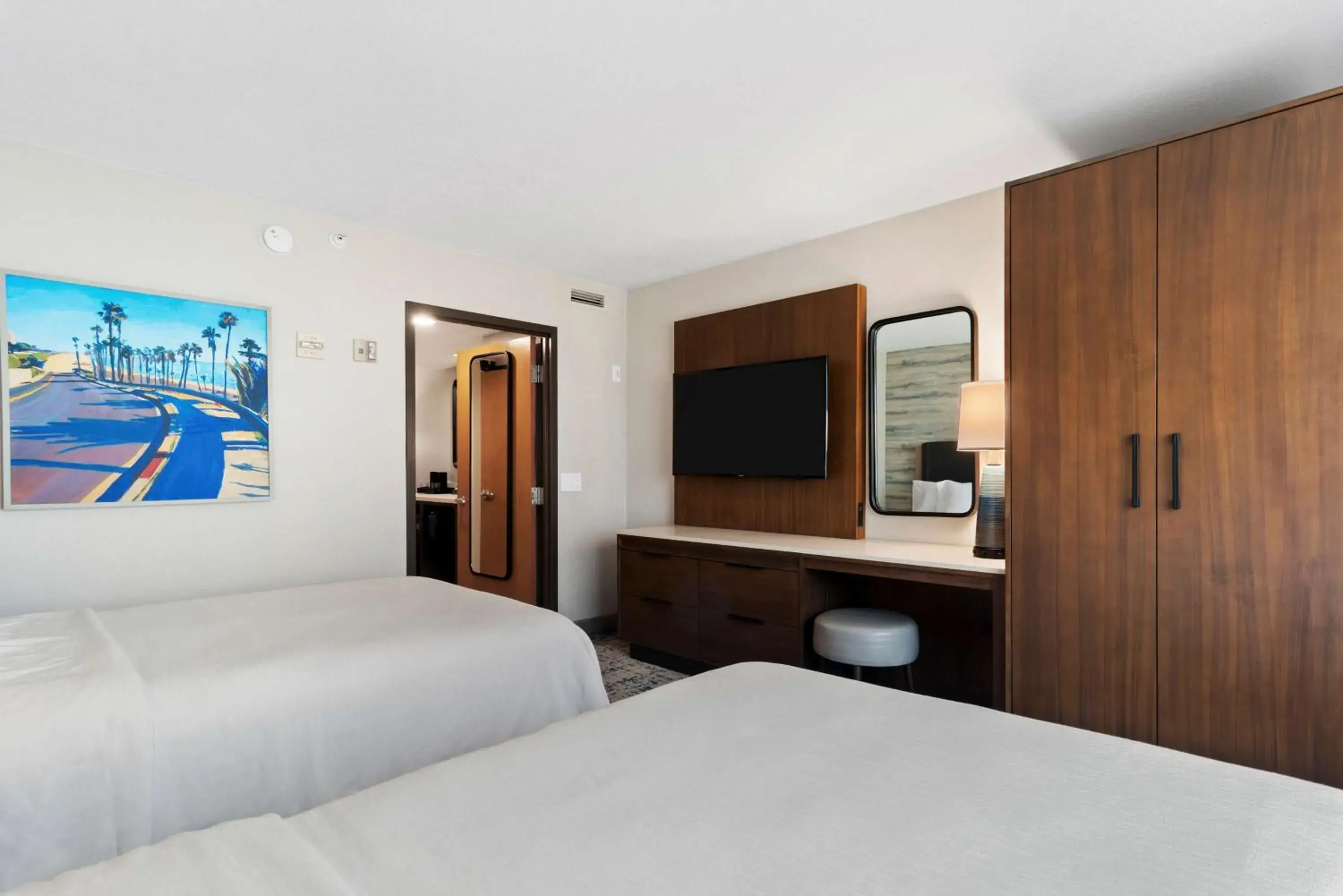 One-Bedroom Suite - Hearing Access in Embassy Suites by Hilton Anaheim South One-Bedroom Suite - Hearing Access in Embassy Suites by Hilton Anaheim South