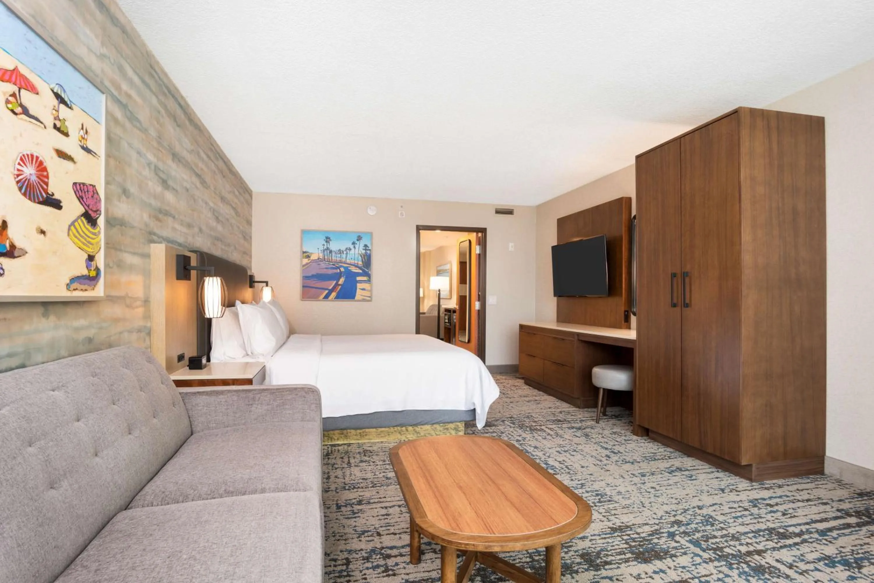 Living room, Bed in Embassy Suites by Hilton Anaheim South