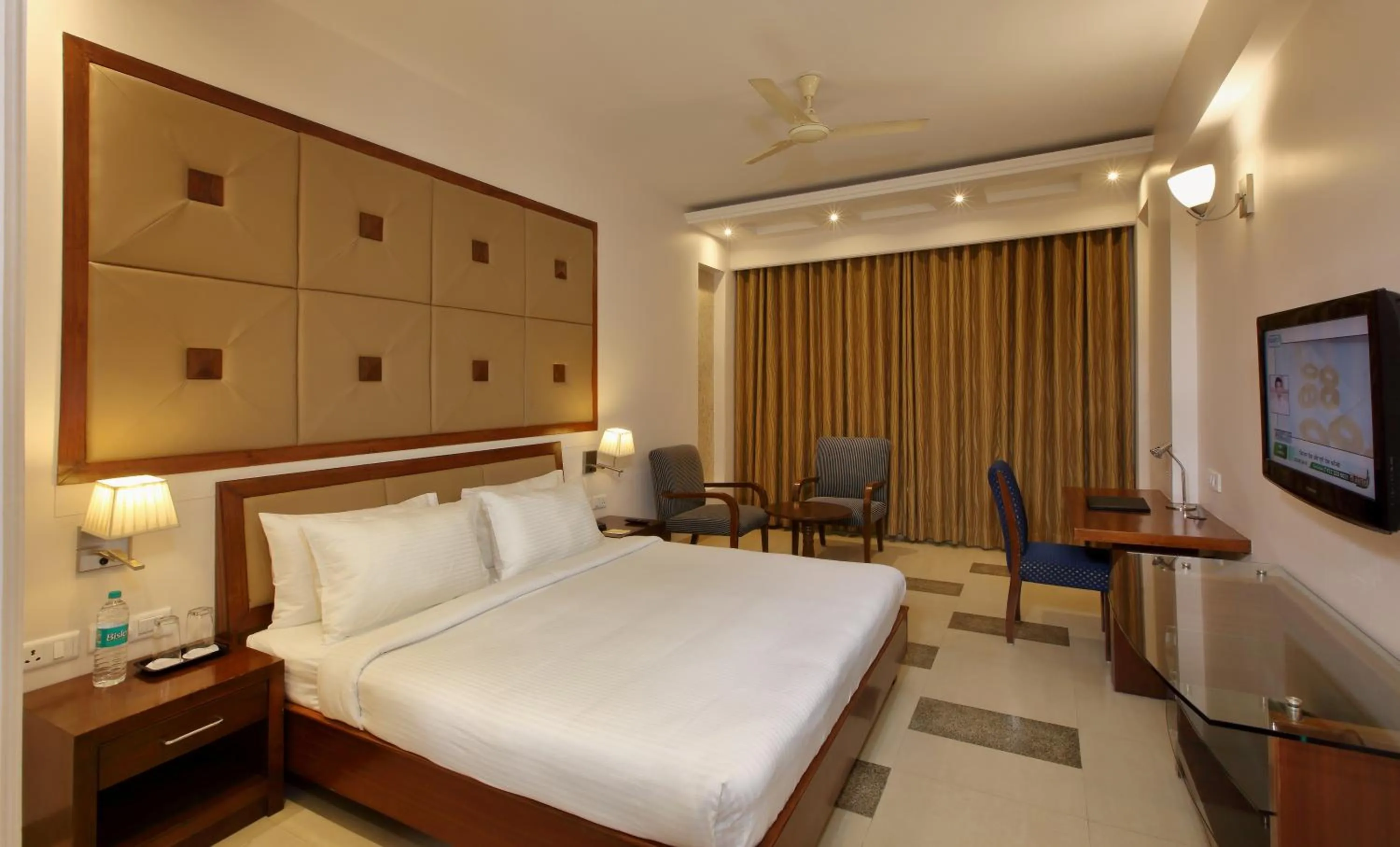 Bedroom, Bed in Lemon Tree Hotel Baddi