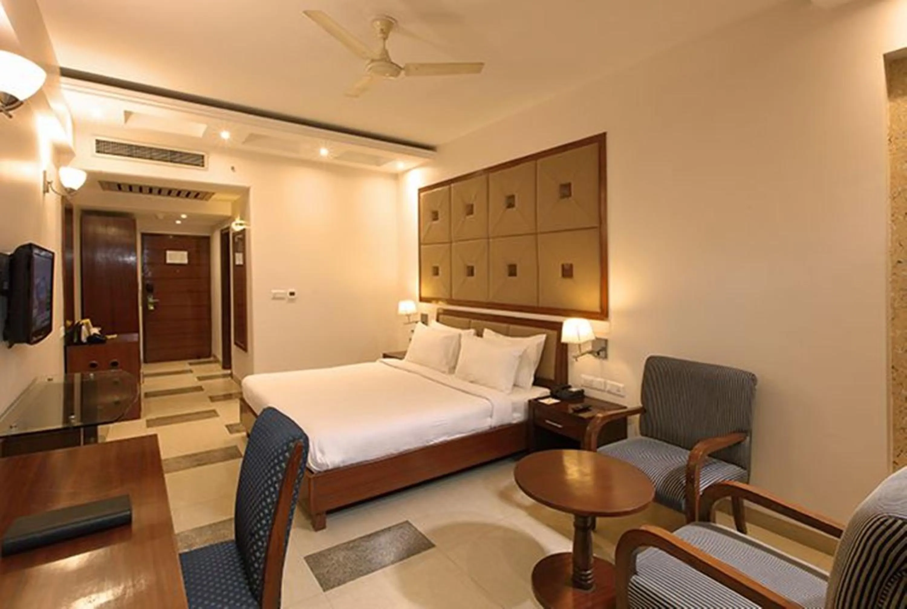 Bedroom, Bed in Lemon Tree Hotel Baddi