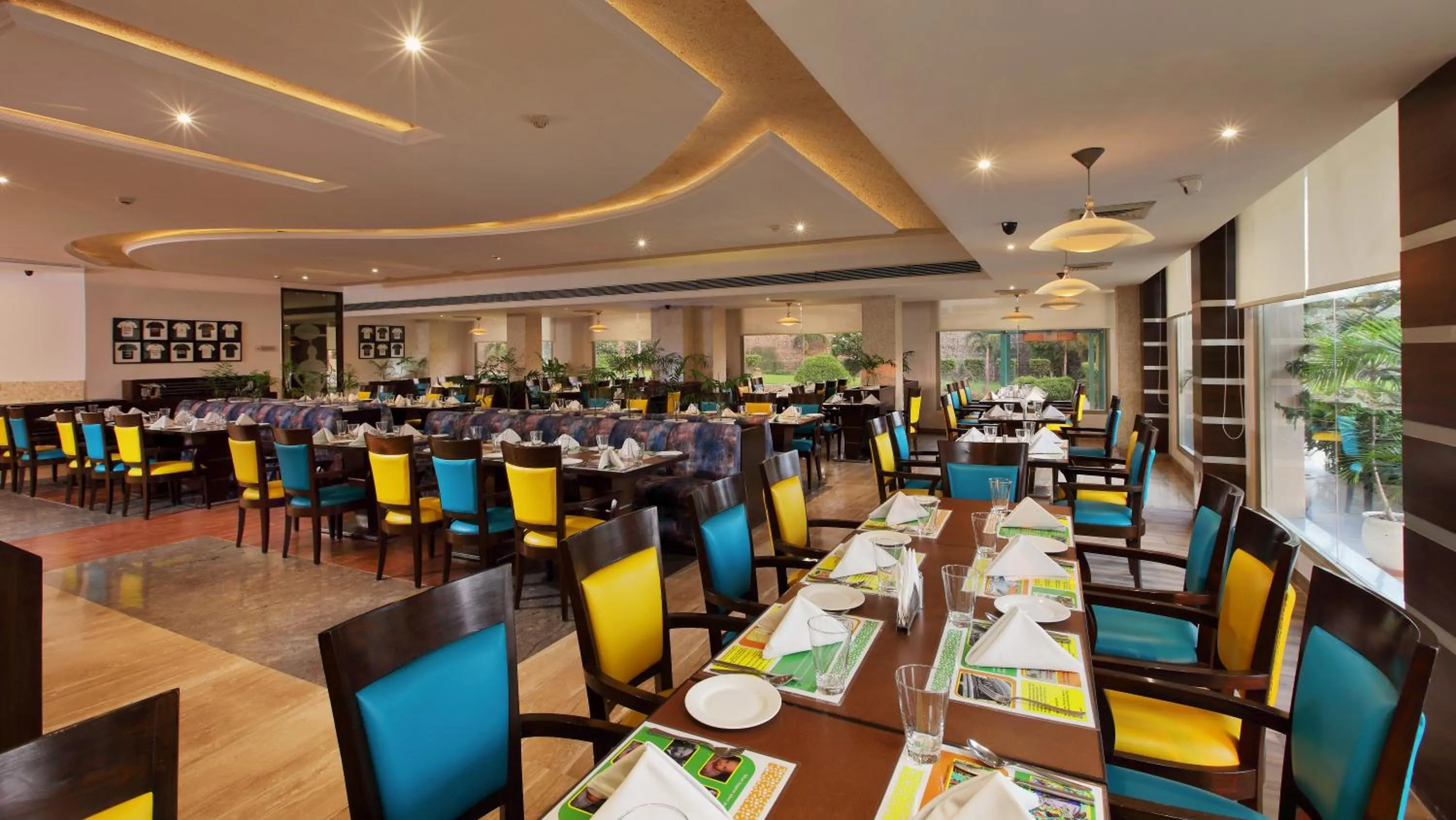 Restaurant/places to eat in Lemon Tree Hotel Baddi