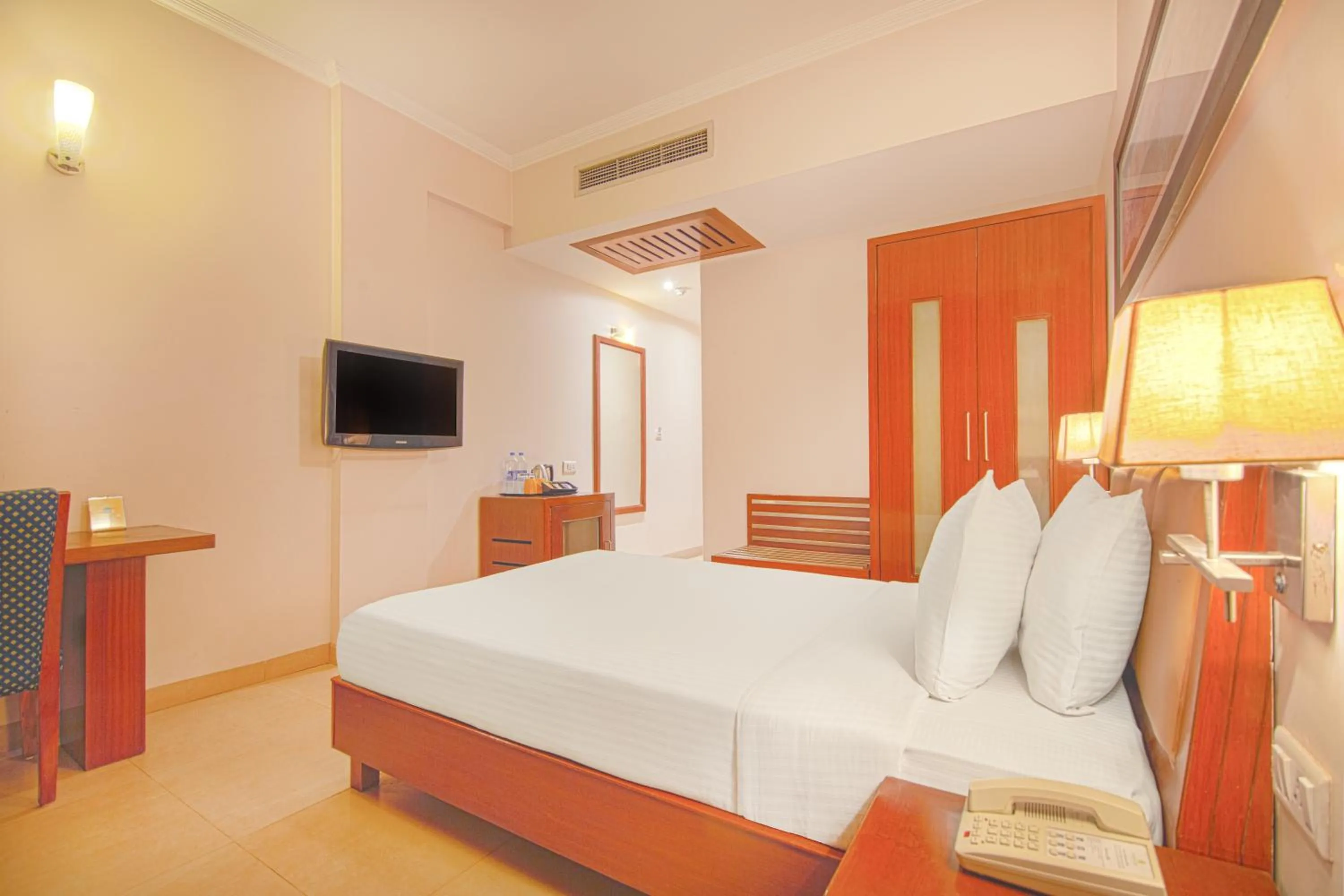 Photo of the whole room, Bed in Lemon Tree Hotel Baddi