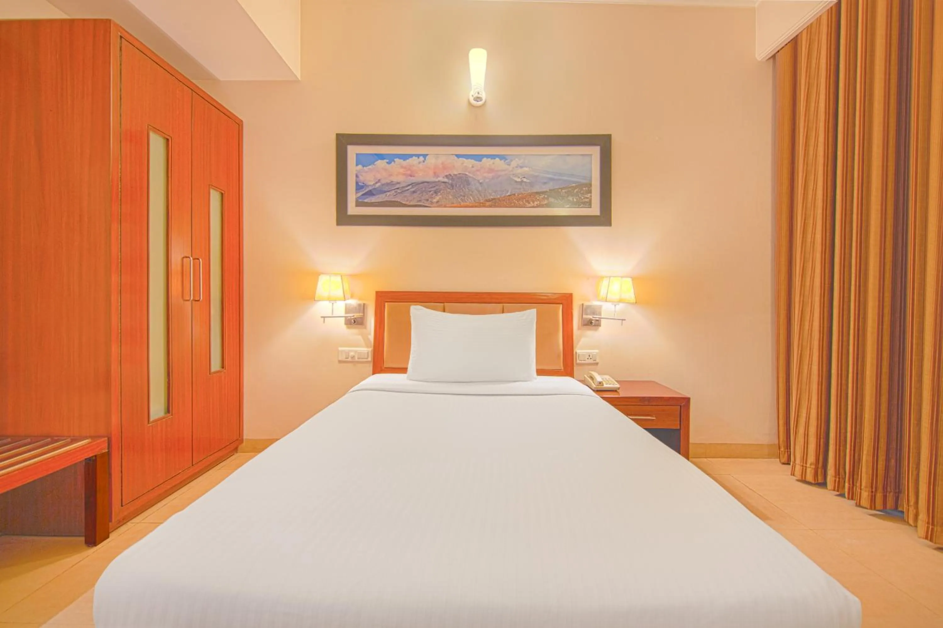 Bed in Lemon Tree Hotel Baddi